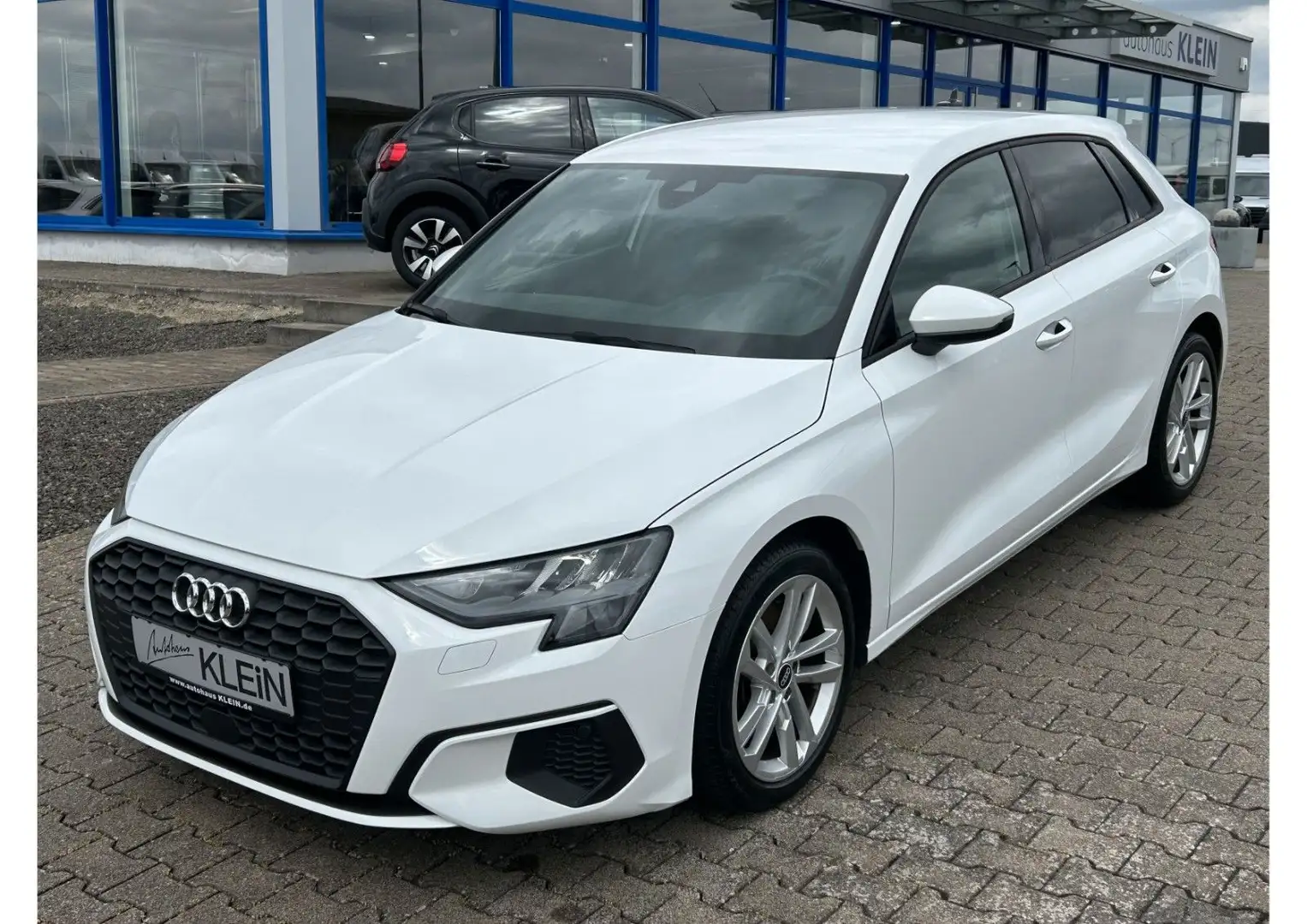 Audi A3 Sportback TFSI  *NAVI*SHZ*CARPLAY*LED* Blanc - 2