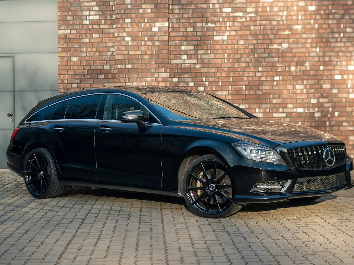 Mercedes-Benz CLS 500 Shooting Brake 4Matic 7G-TRONIC Fekete - 2