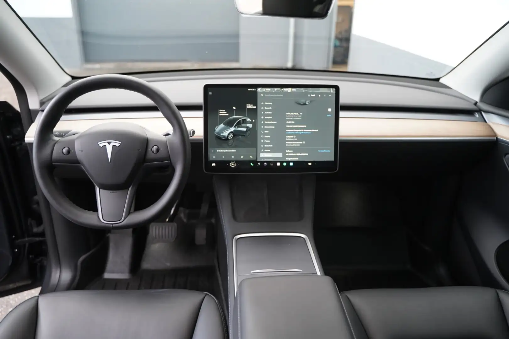 Tesla Model Y Long Range AWD *AHK* siva - 2
