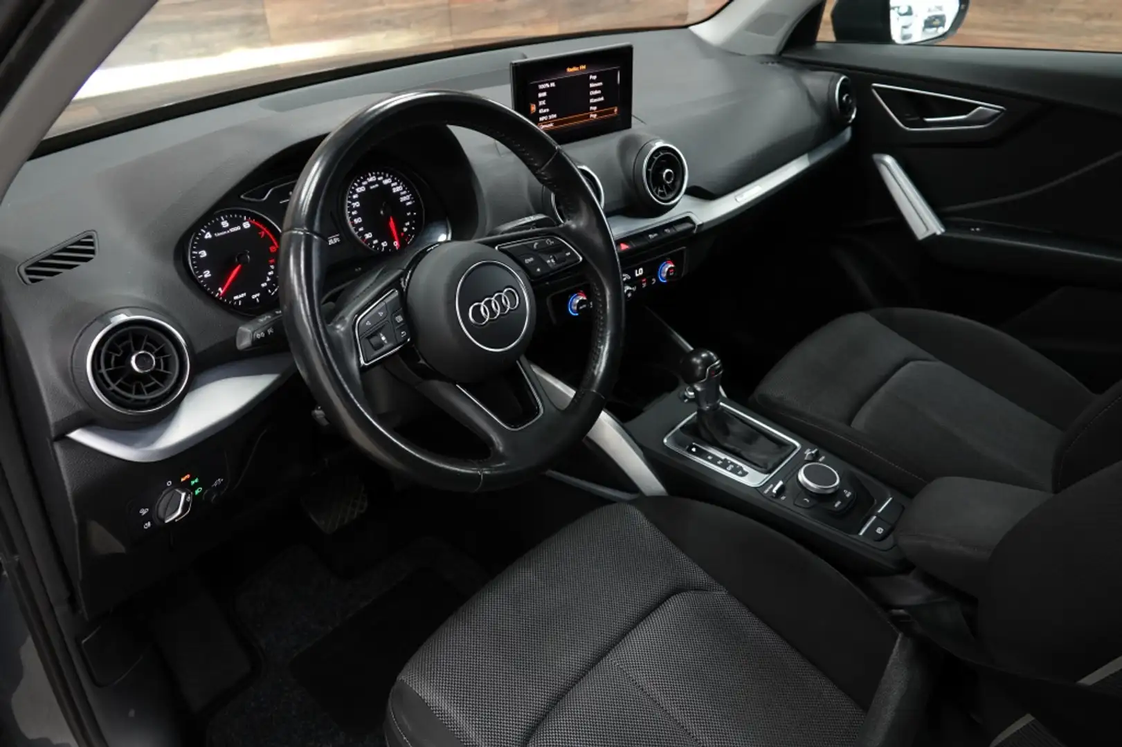 Audi Q2 30 TFSI Sport | ACC | LED | PDC | PARKASSIST | Grijs - 2