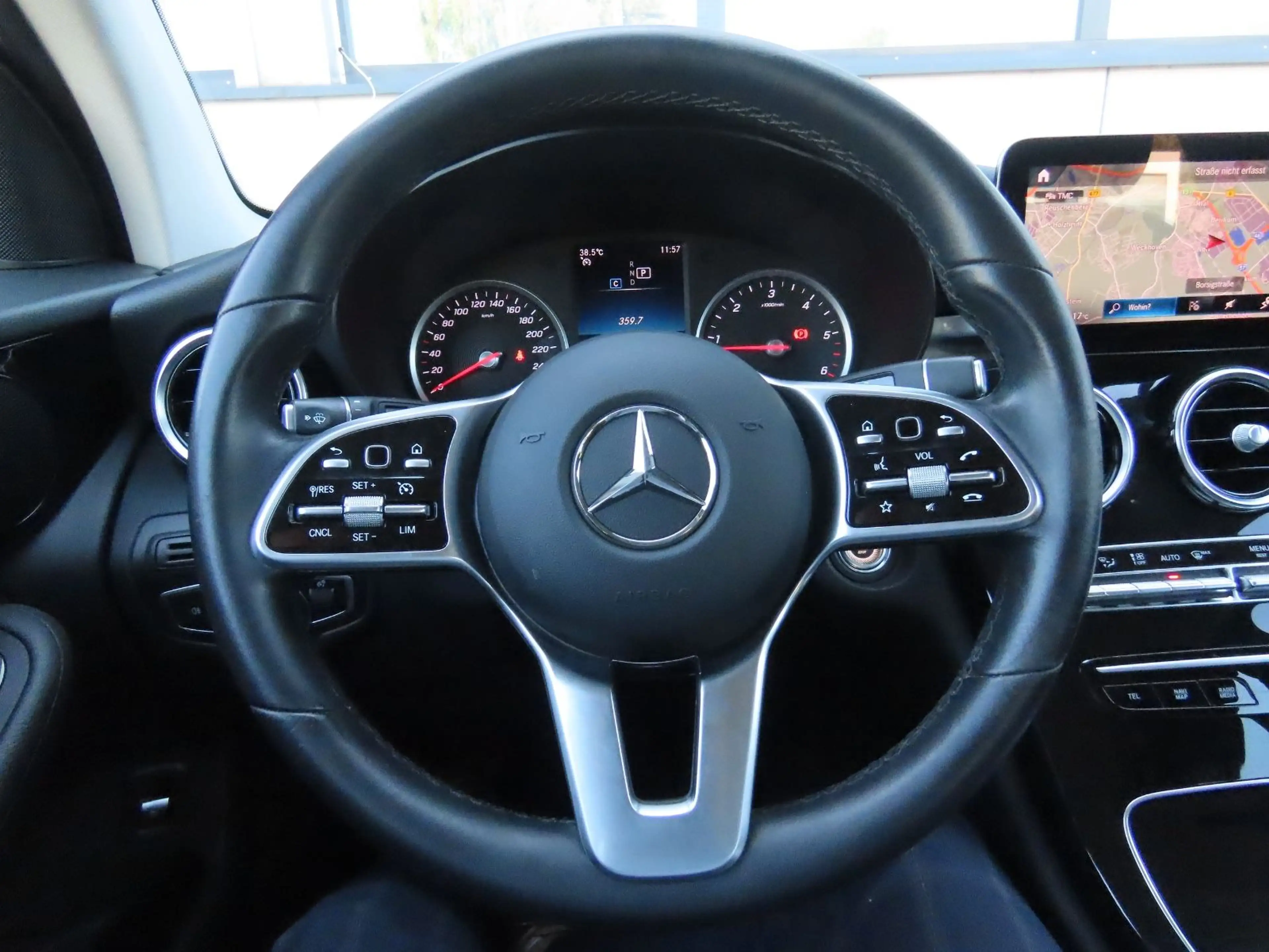 Mercedes-Benz GLC 220 d 4MATIC Autom. Sitzheizung Klima Keyless — photo 19
