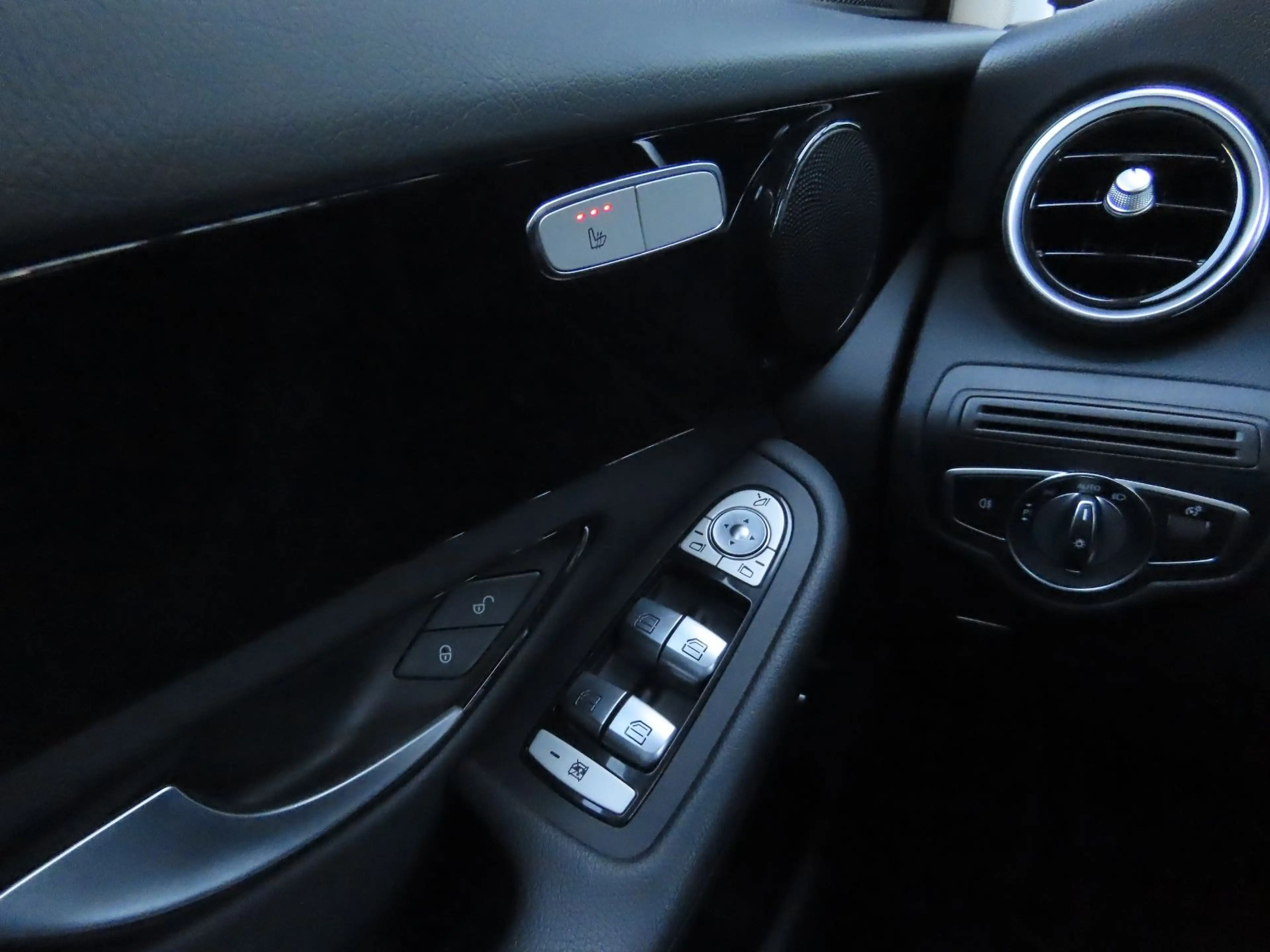 Mercedes-Benz GLC 220 d 4MATIC Autom. Sitzheizung Klima Keyless — photo 17
