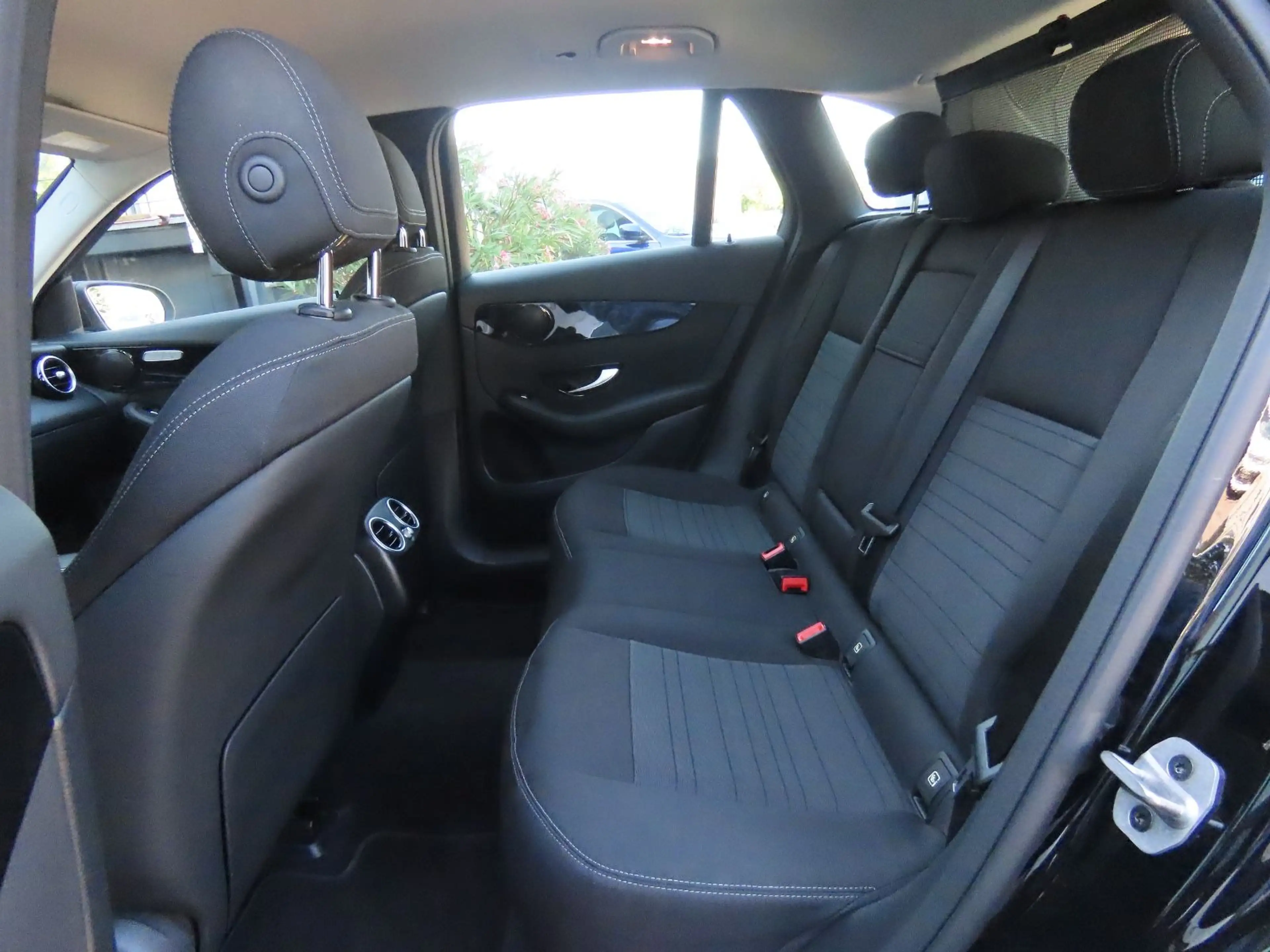 Mercedes-Benz GLC 220 d 4MATIC Autom. Sitzheizung Klima Keyless — photo 30