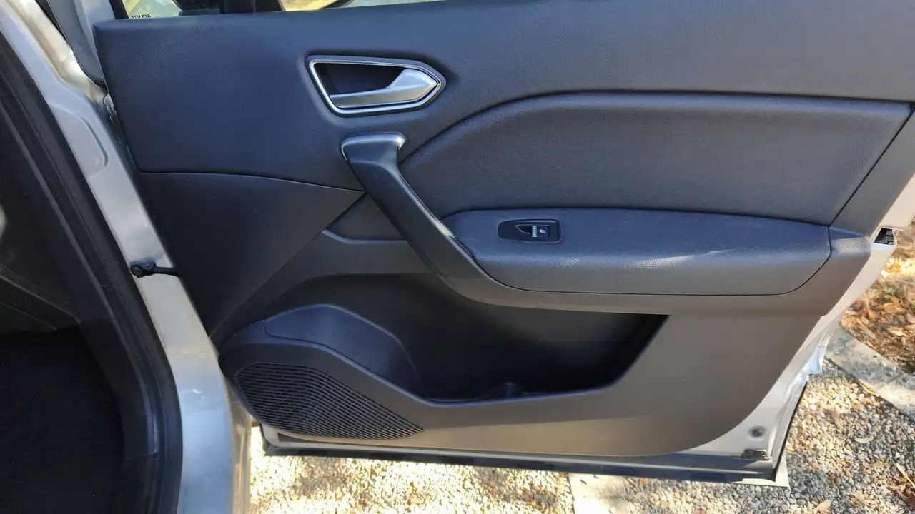 Renault Captur — photo 24