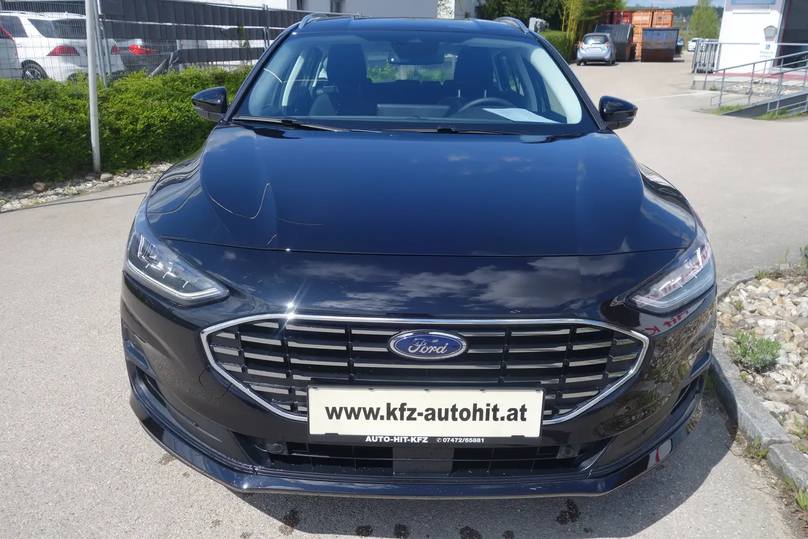 Ford Focus Turnier 1,5 EcoBlue Titanium Edition Aut. ***Winterpaket+Kamera*** Schwarz - 2