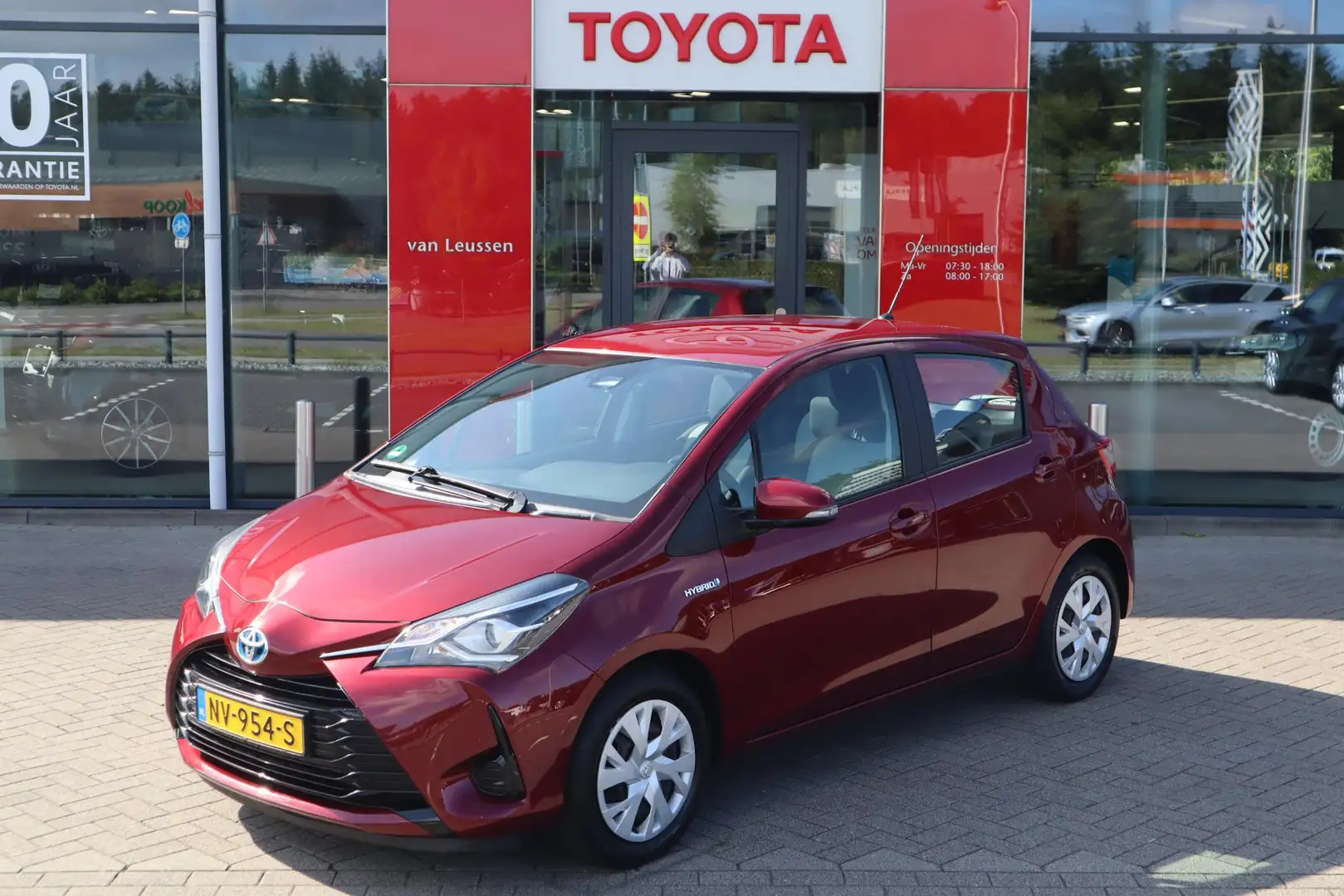 Toyota Yaris 1.5 HYBRID ASPIRATION CRUISE NAVI BLUETOOTH CLIMA Rood - 1