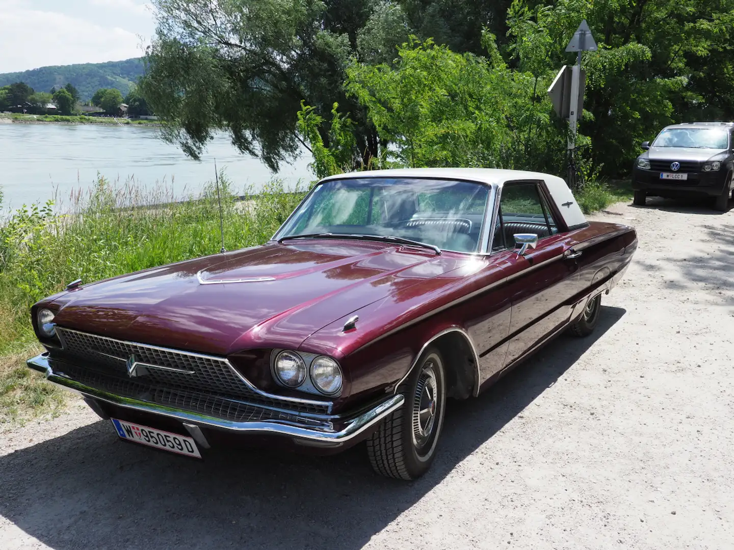 Ford Thunderbird 2 Door Hardtop Coupe Rot - 1