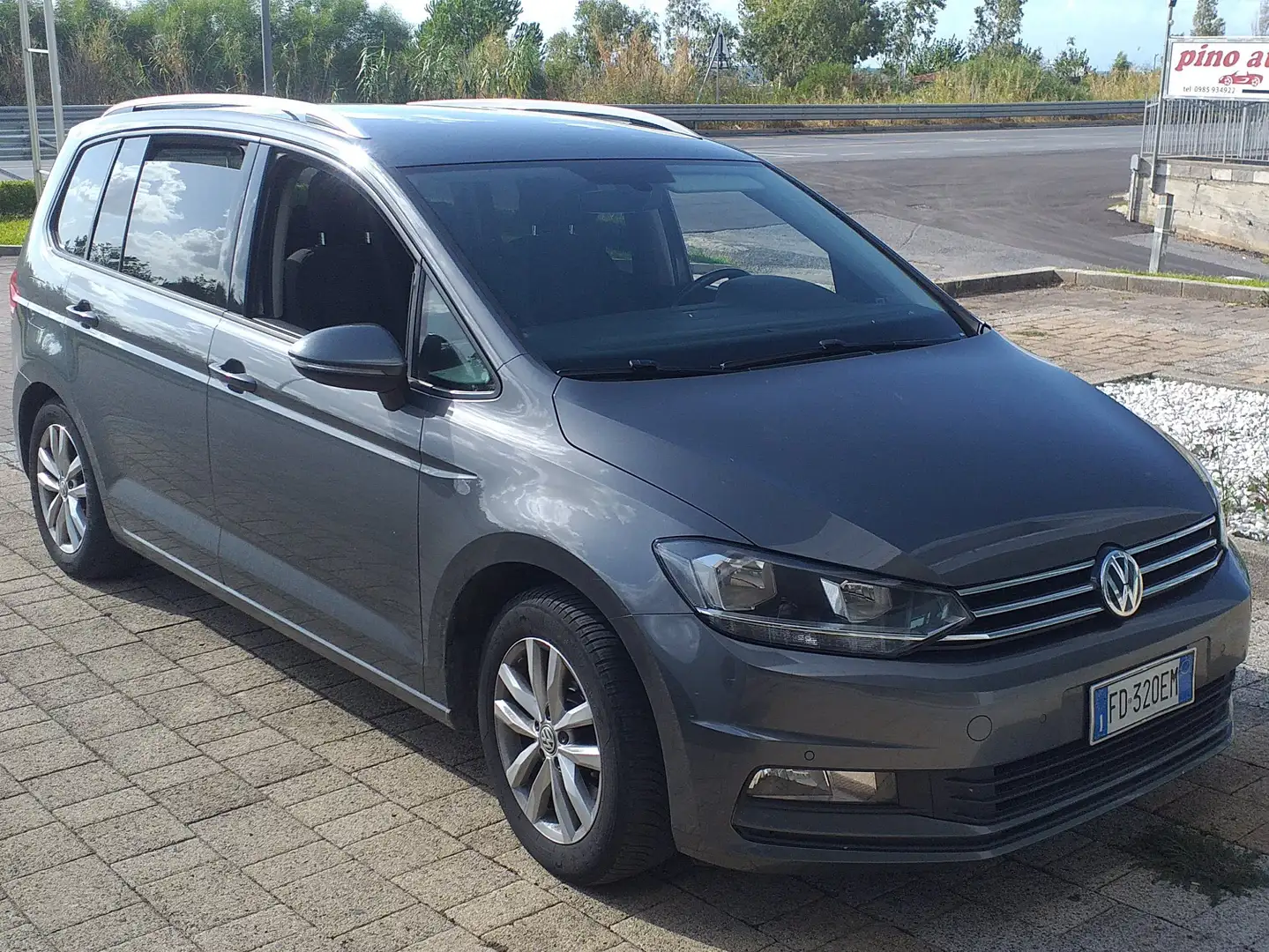 Volkswagen Touran 1.6 Confortline 110 CV cambio automatico DSG Grigio - 2