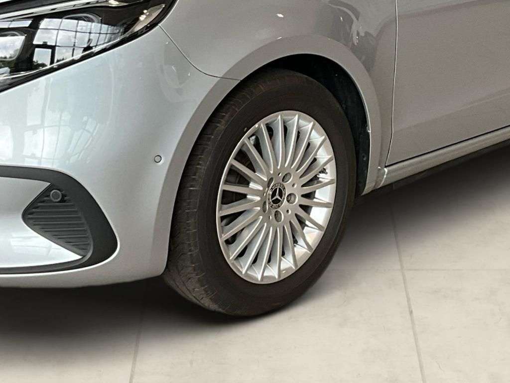 Mercedes-Benz V 220