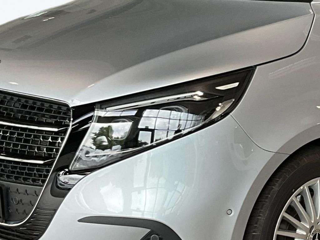 Mercedes-Benz V 220
