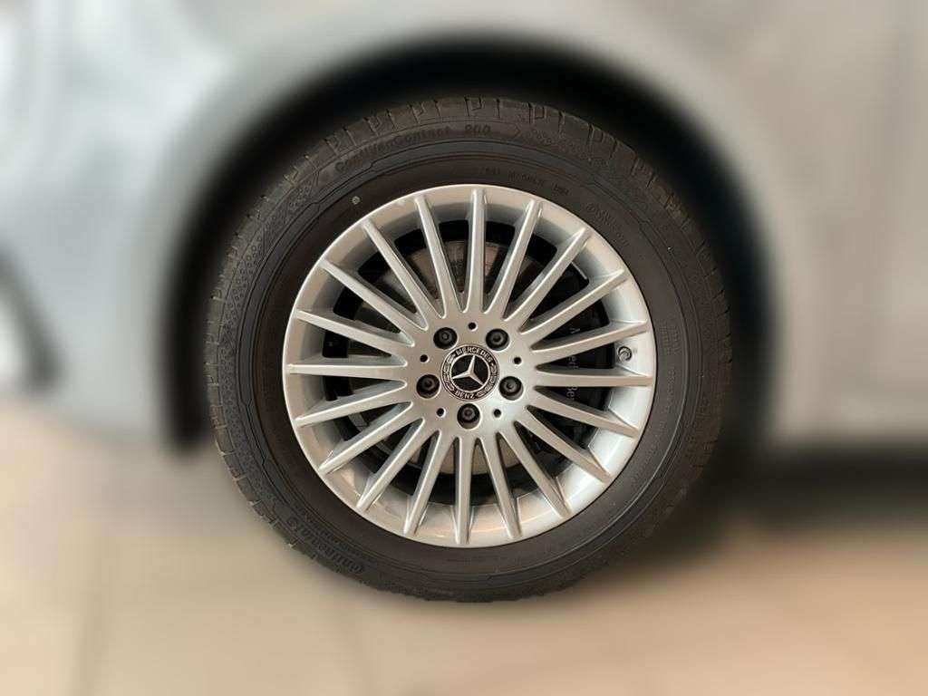 Mercedes-Benz V 220