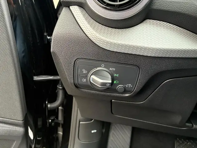 Audi Q2 view 12