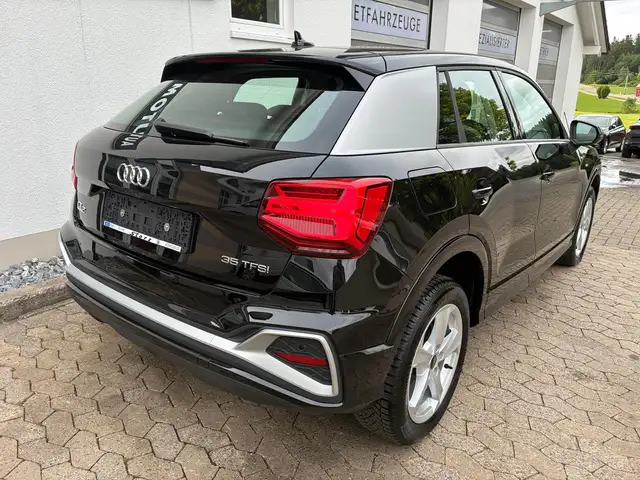 Audi Q2 view 7