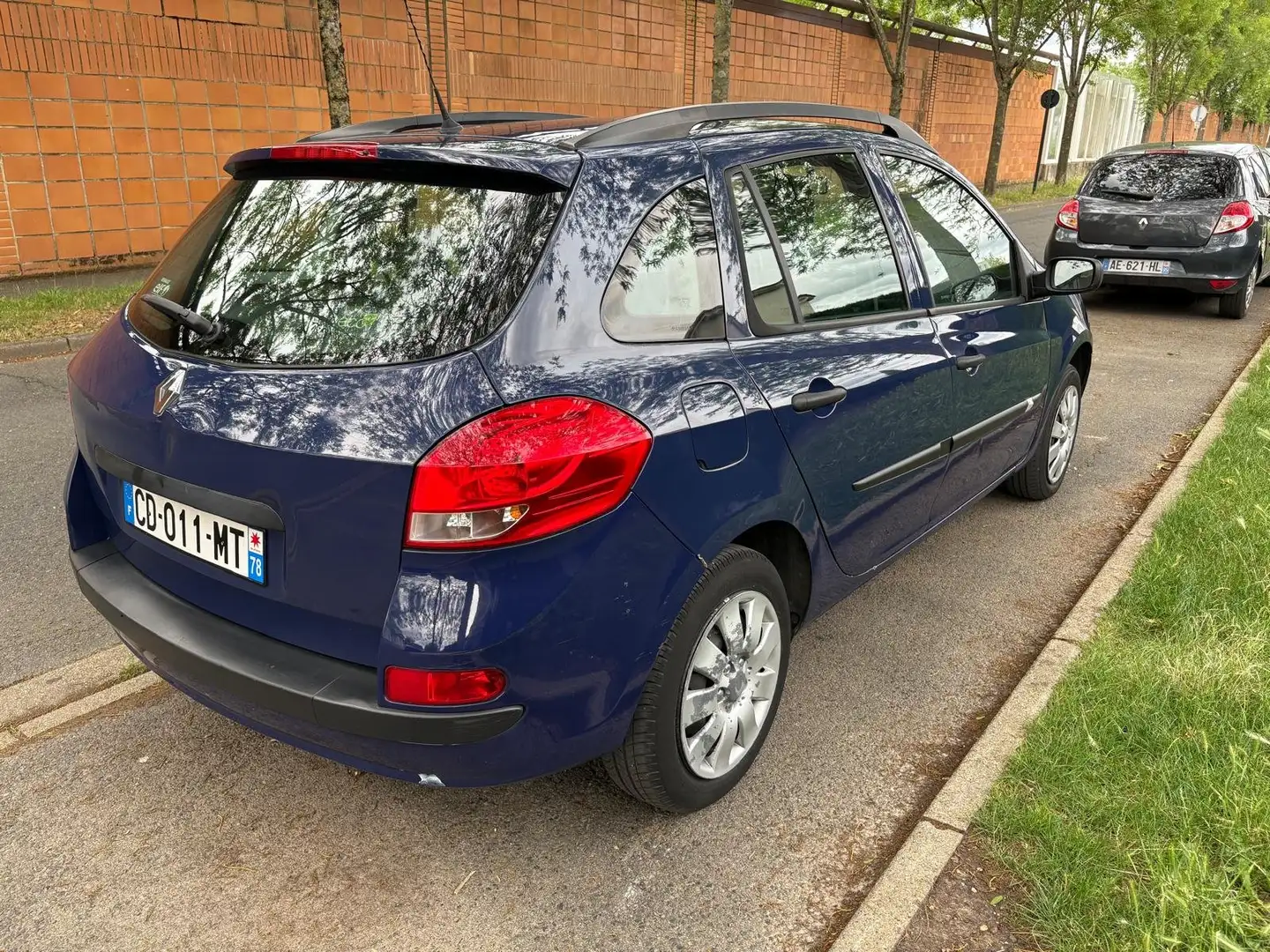 Renault Clio Clio Estate 1.2 16V 75 eco2 Authentique Bleu - 2