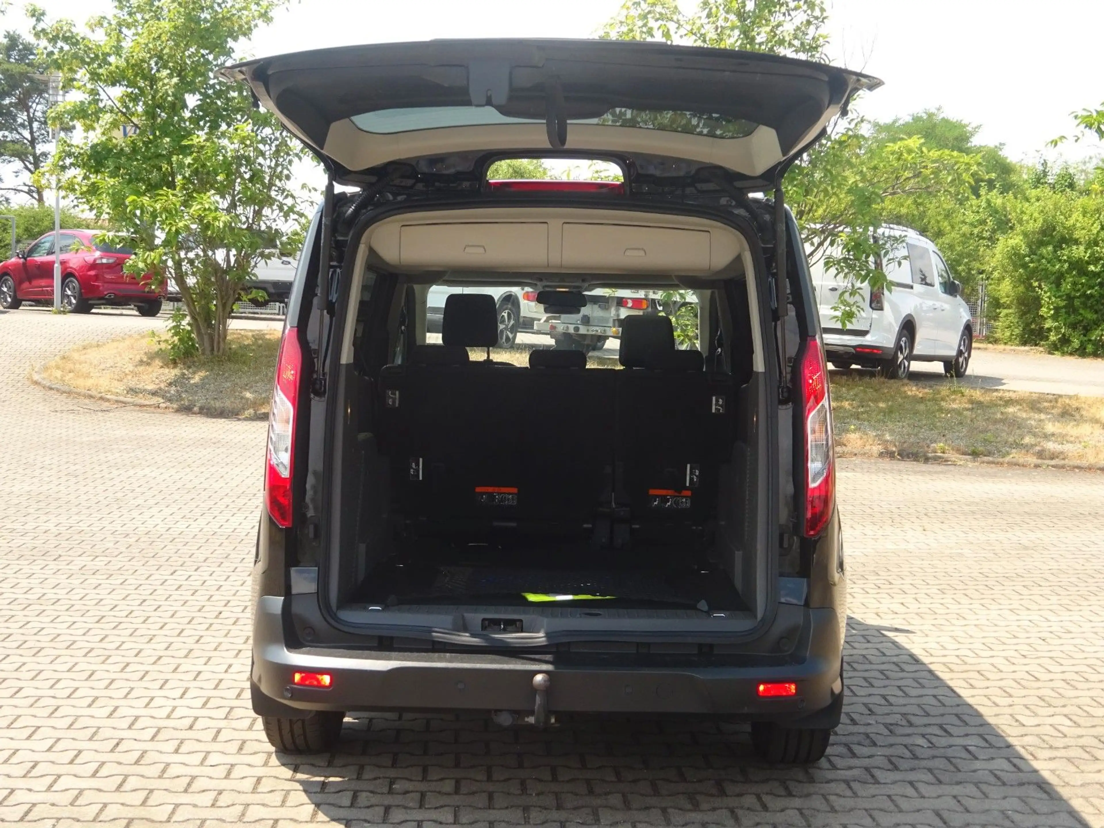 Ford Grand Tourneo Connect 120PS Autm. Trend AHK — photo 6