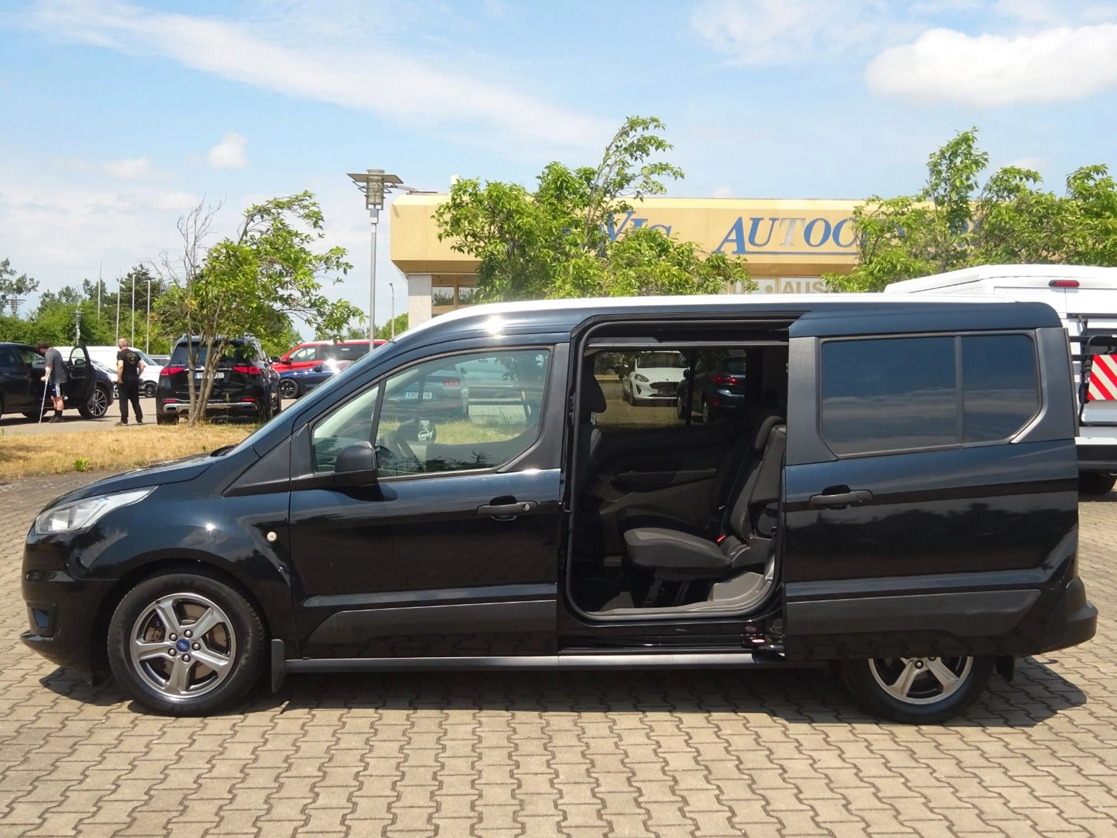 Ford Grand Tourneo Connect 120PS Autm. Trend AHK — photo 4