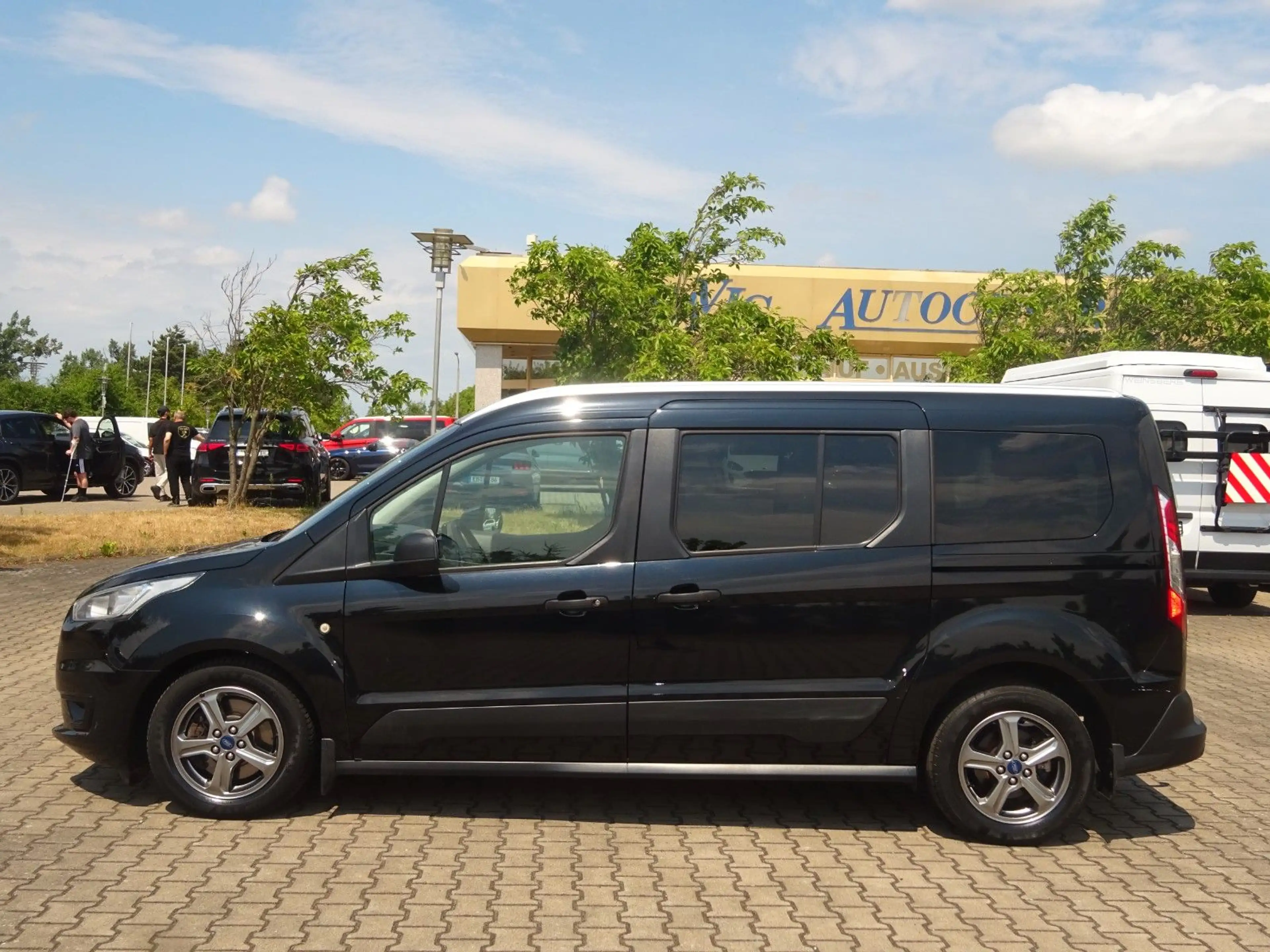Ford Grand Tourneo Connect 120PS Autm. Trend AHK — photo 3