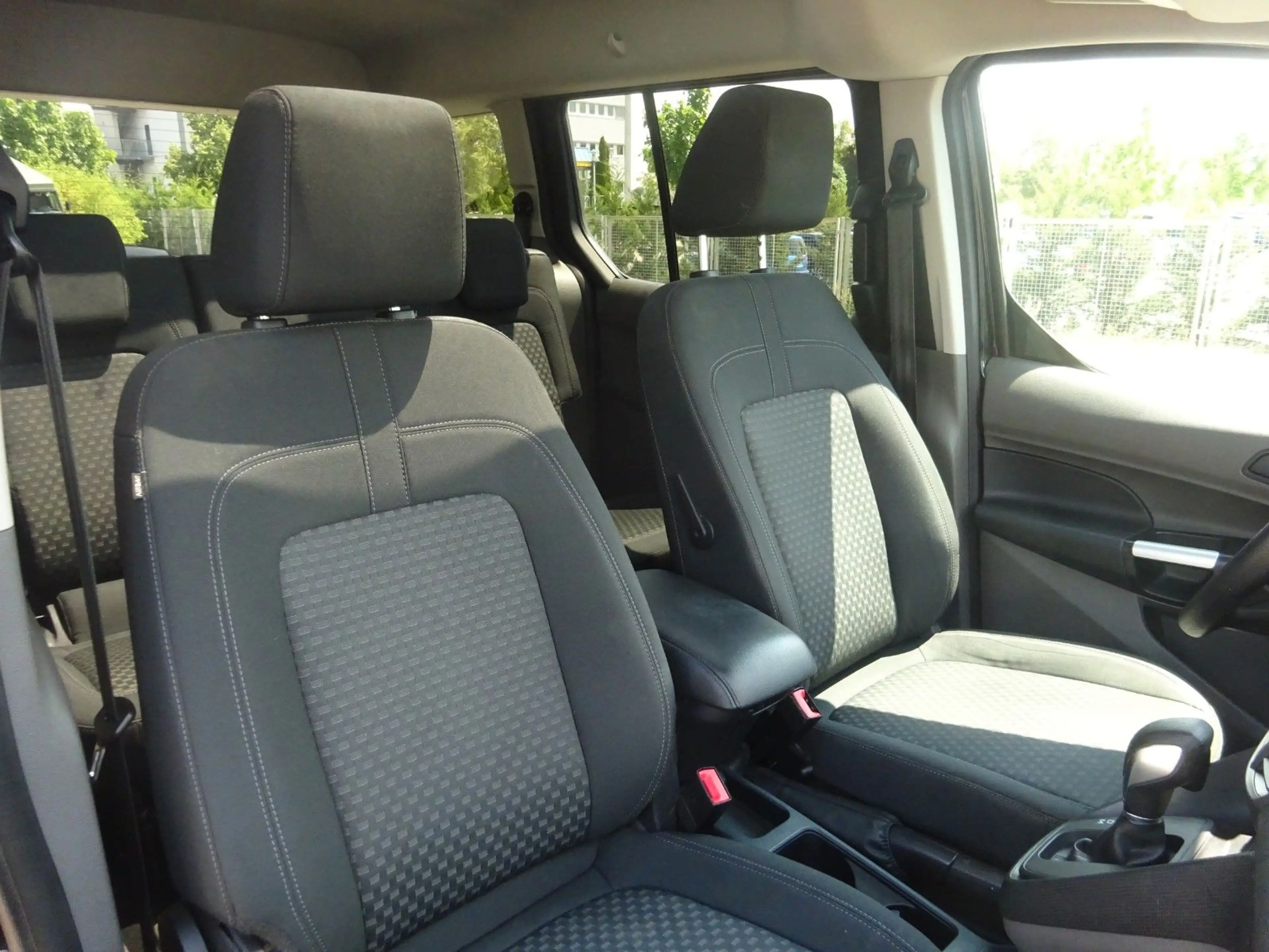 Ford Grand Tourneo Connect 120PS Autm. Trend AHK — photo 15