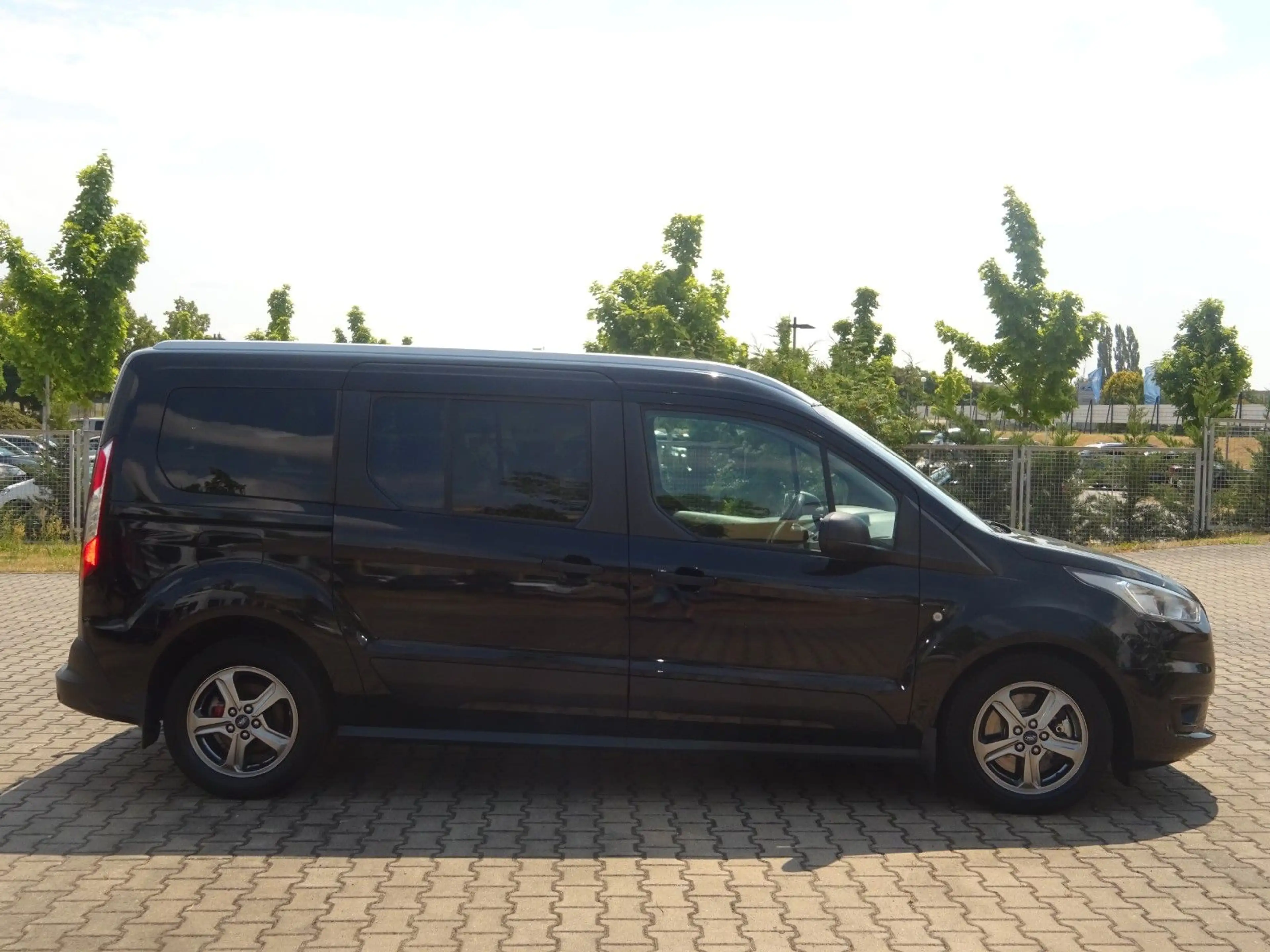 Ford Grand Tourneo Connect 120PS Autm. Trend AHK — photo 12