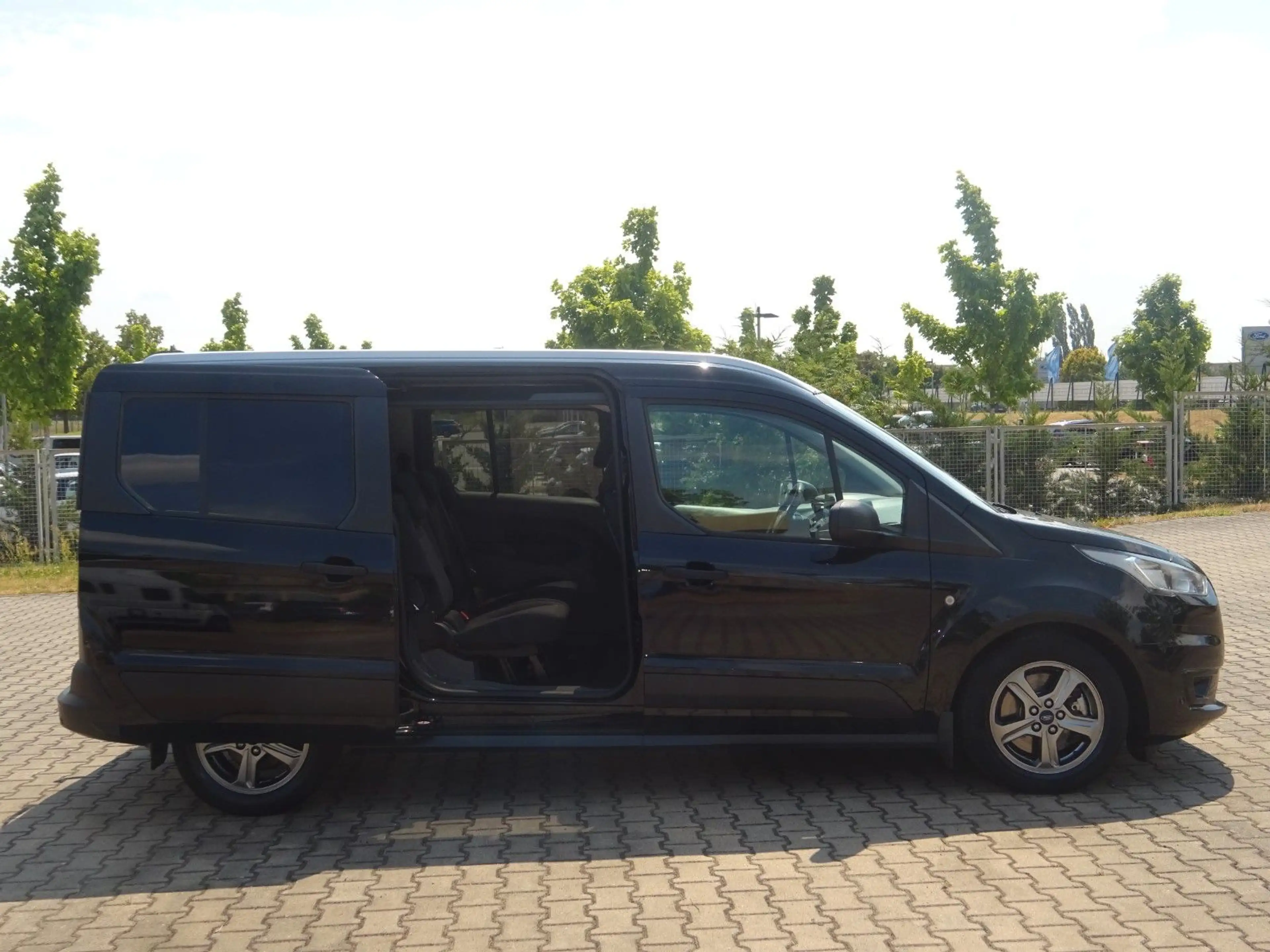 Ford Grand Tourneo Connect 120PS Autm. Trend AHK — photo 13