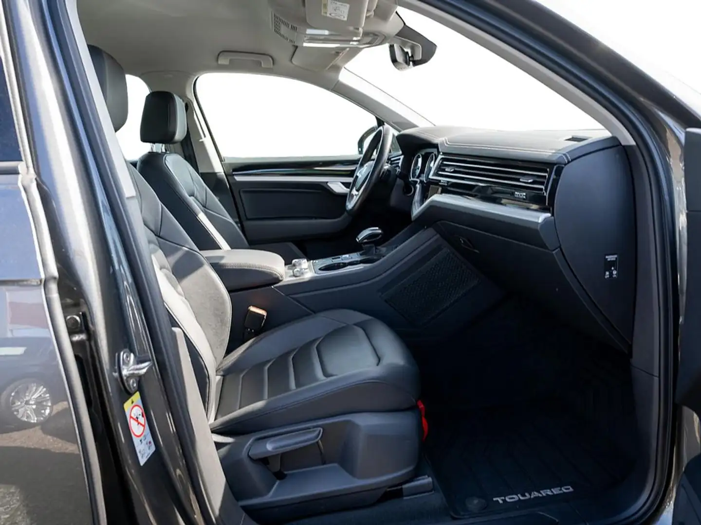 Volkswagen Touareg 3.0 TDI 4M LED AHK LEDER ACC KAM Grau - 2