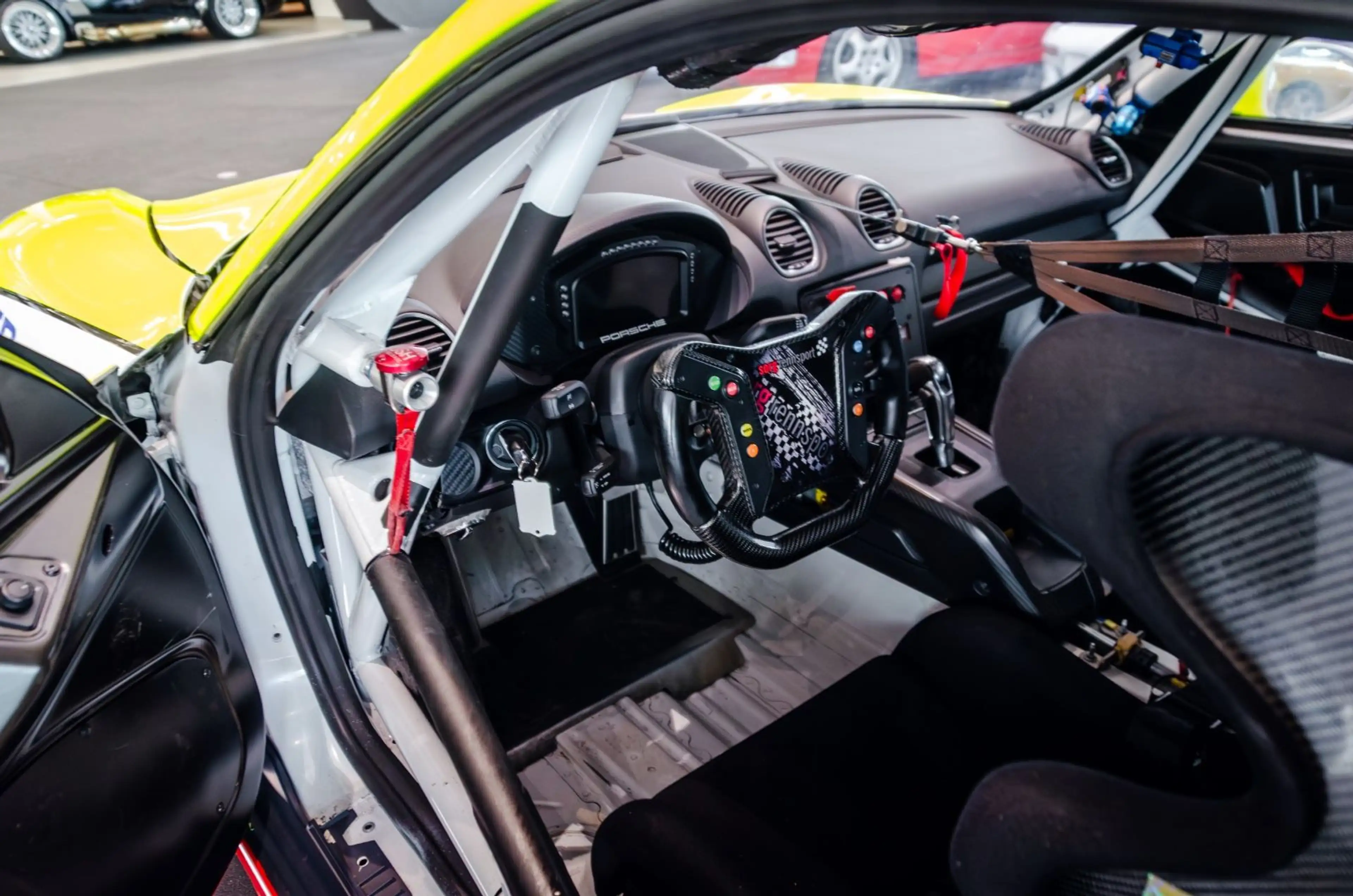 Porsche Cayman GT4 Clubsport MR *DMSB*Manthey* — photo 13