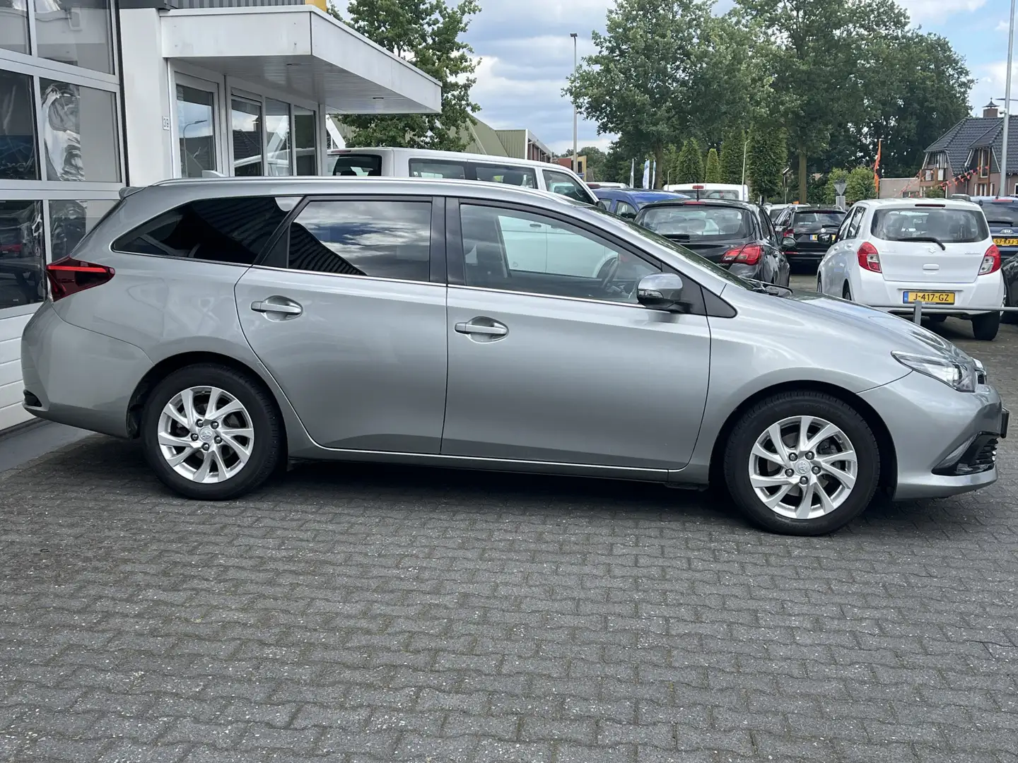 Toyota Auris Touring Sports 1.2T Energy Plus Automaat Climate c Grau - 2