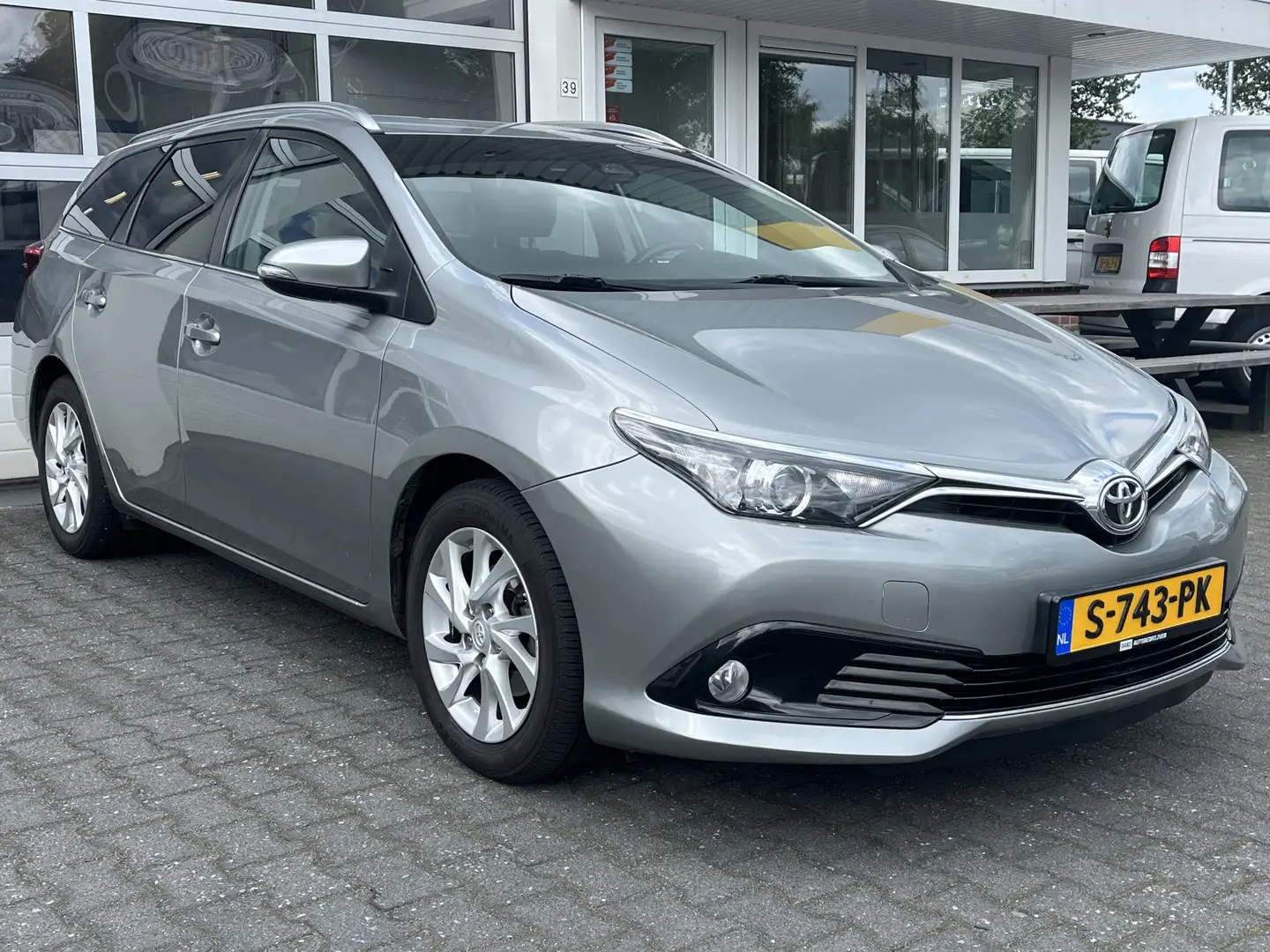 Toyota Auris Touring Sports 1.2T Energy Plus Automaat Climate c Grau - 1