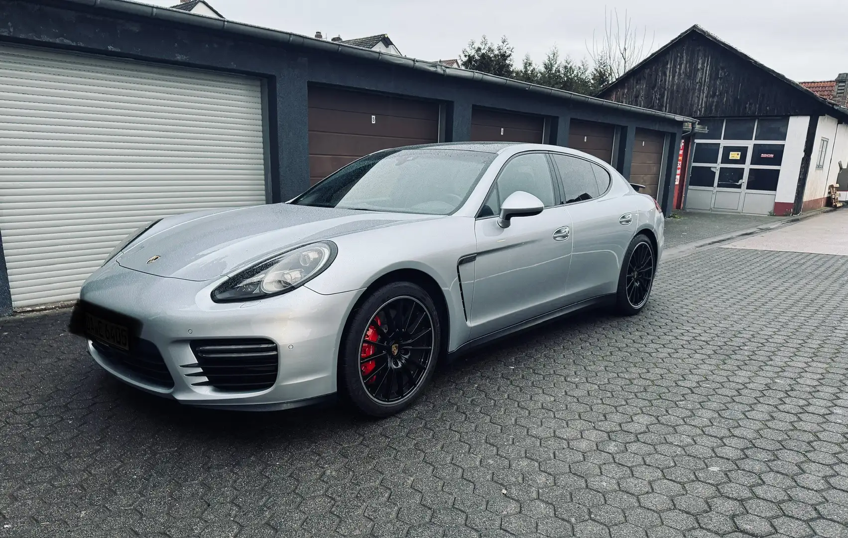 Porsche Panamera GTS Silber - 1