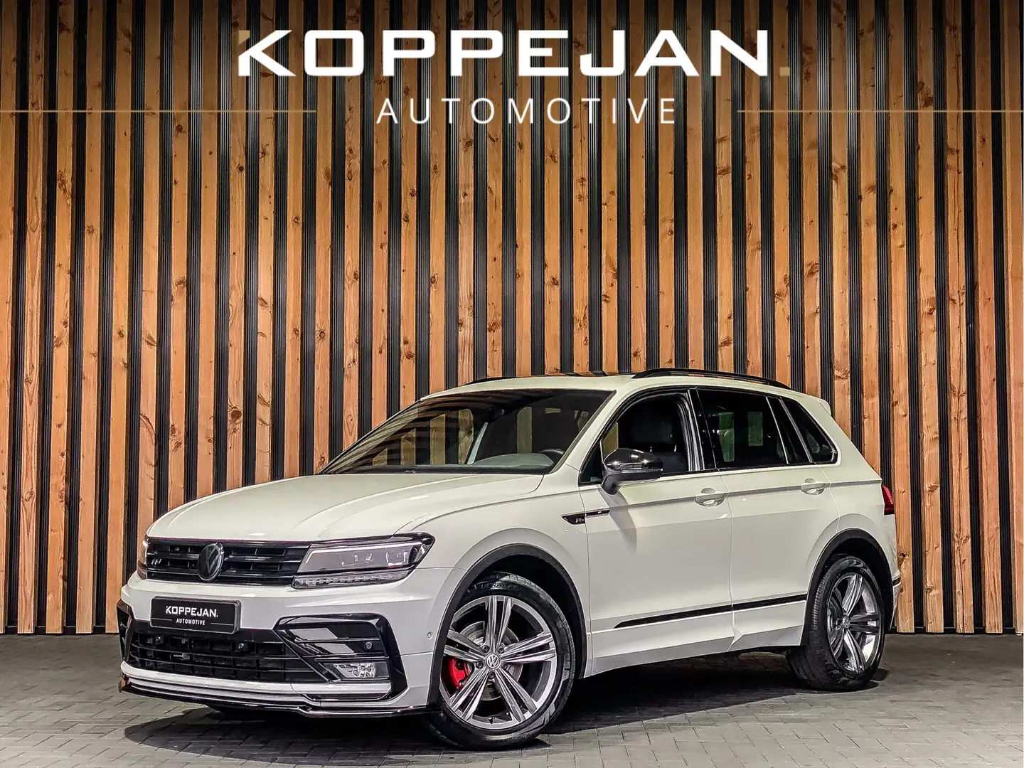 Volkswagen Tiguan 1.4 TSI ACT 150PK DSG Highline Business R | PANORA Wit - 1
