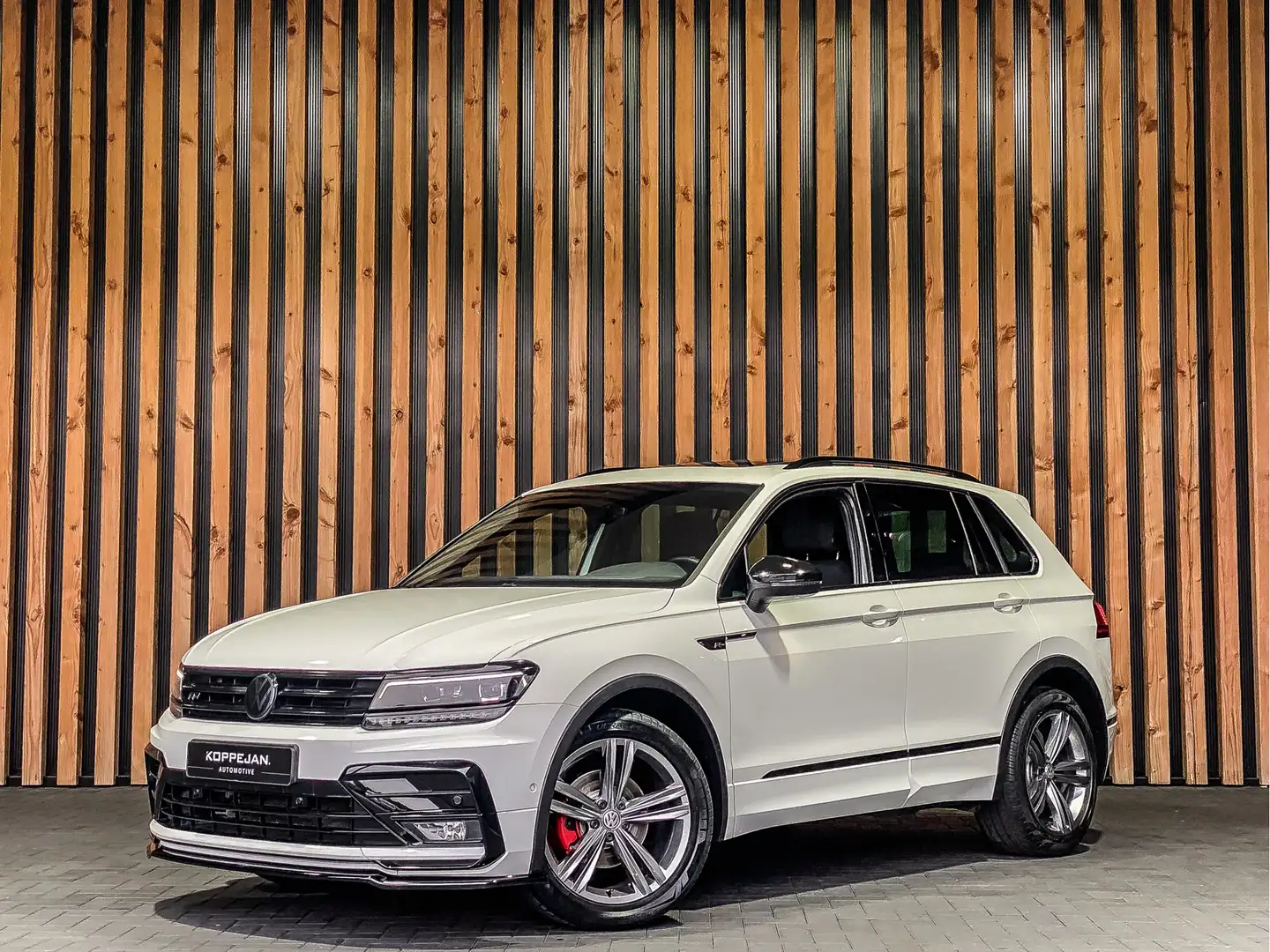 Volkswagen Tiguan 1.4 TSI ACT 150PK DSG Highline Business R | PANORA Wit - 2