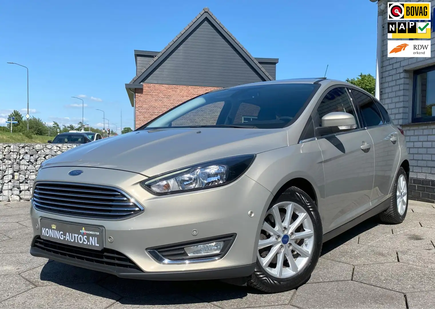 Ford Focus 1.5 Titanium Automaat/ Schuifdak/ Clima/ PDC/ Prem Grau - 1