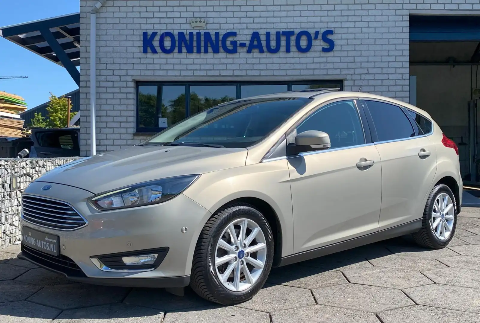 Ford Focus 1.5 Titanium Automaat/ Schuifdak/ Clima/ PDC/ Prem Grau - 2