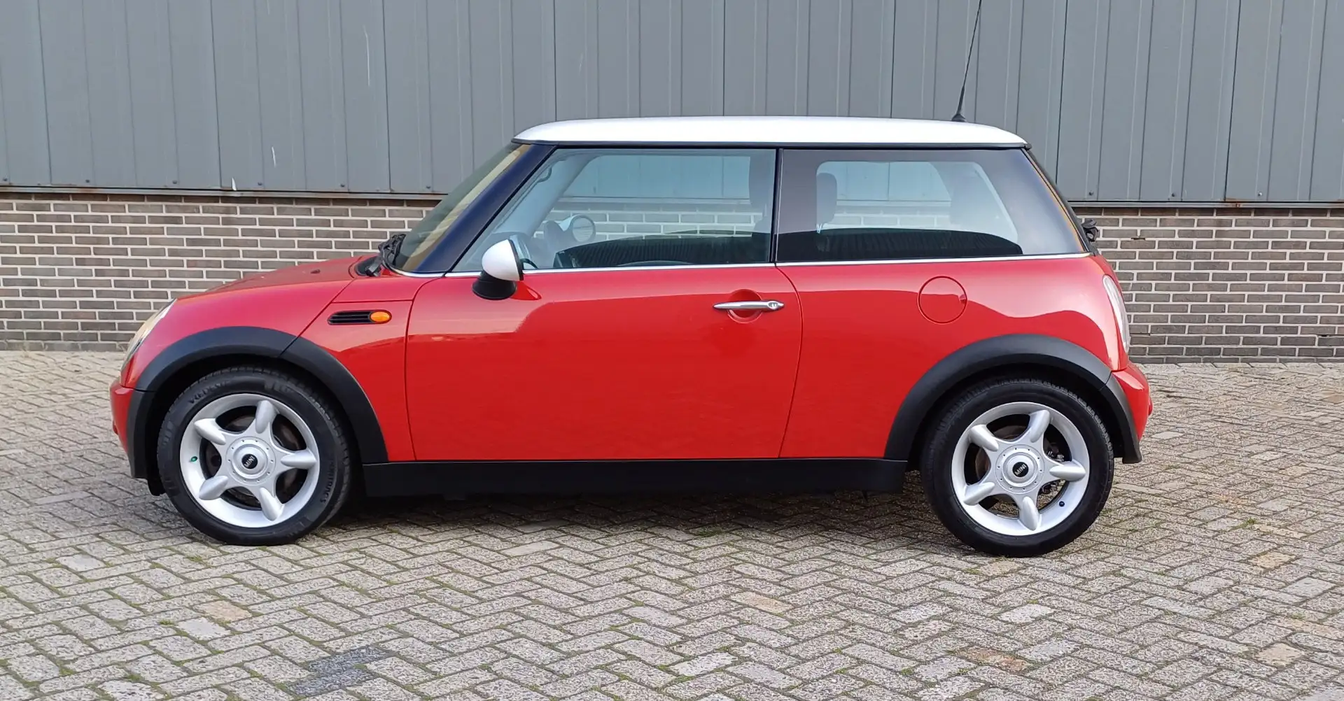 MINI Cooper 1.6 One Salt Rood - 2