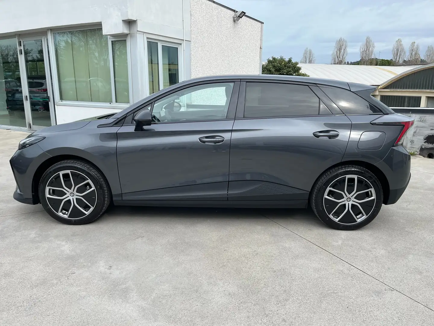 MG MG4 64KWH KM0 LUXURY ZERO ANTICIPO 255€ MESE Szürke - 2