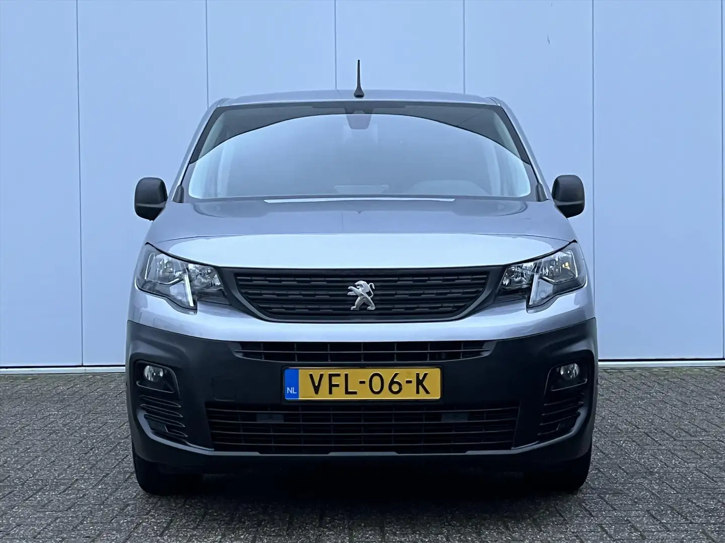 Peugeot Partner 1.5 BlueHDi 130pk Long EAT8 Premium | Camera Achte Grijs - 2