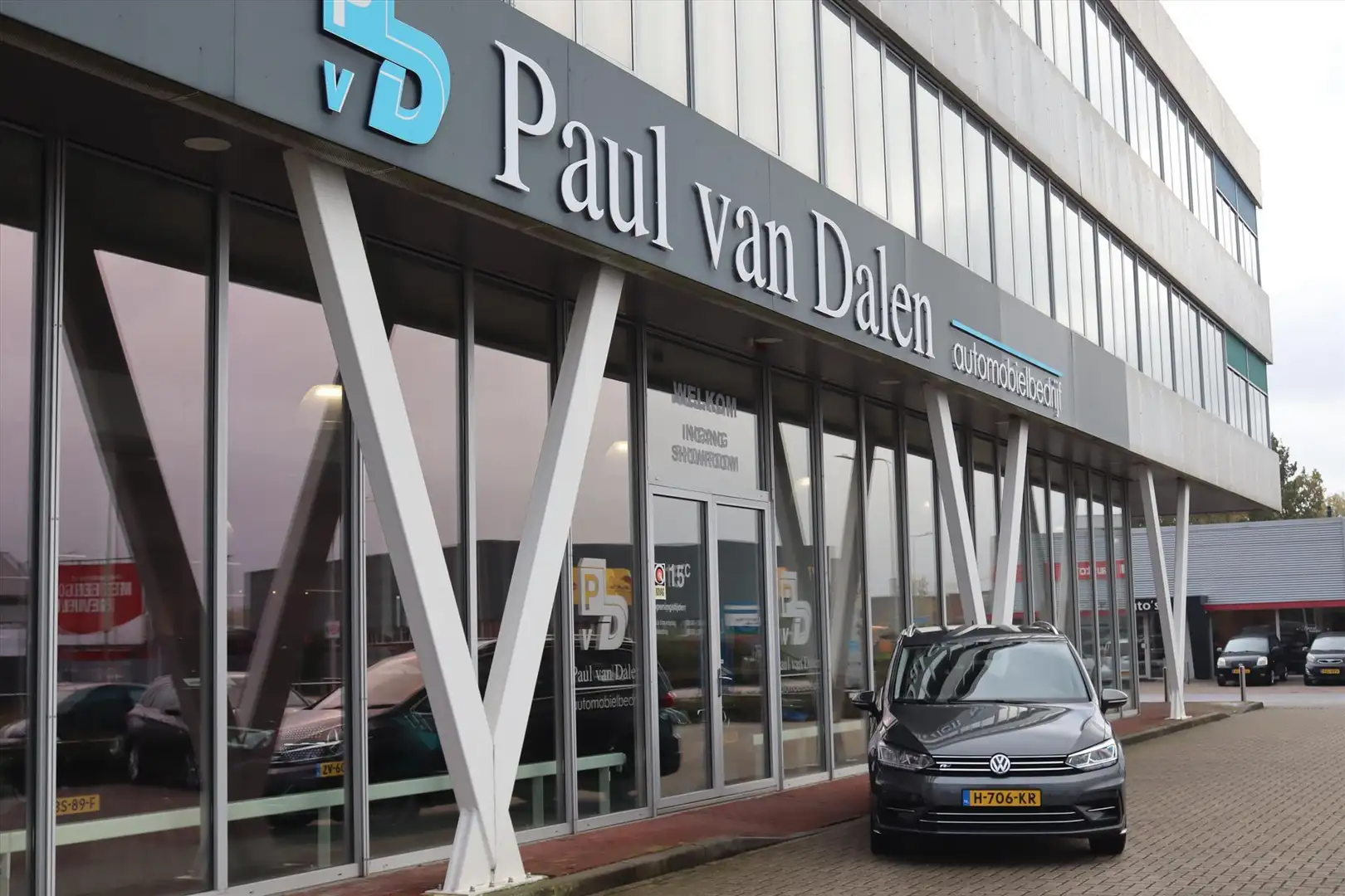 Volkswagen Touran 1.5TSI 150PK AUTOMAAT R-LINE 7 PERS. Trekhaak | Na Grijs - 2