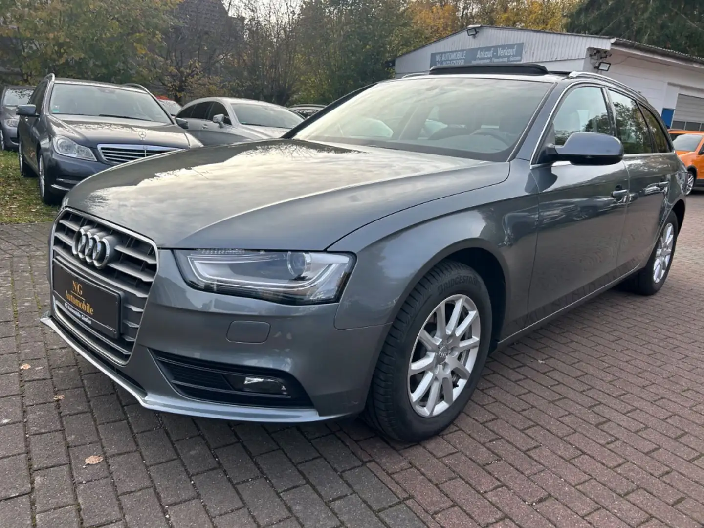 Audi A4 Avant Attraction *Pano*Bi-Xenon*AHK*SHZ* Grau - 1