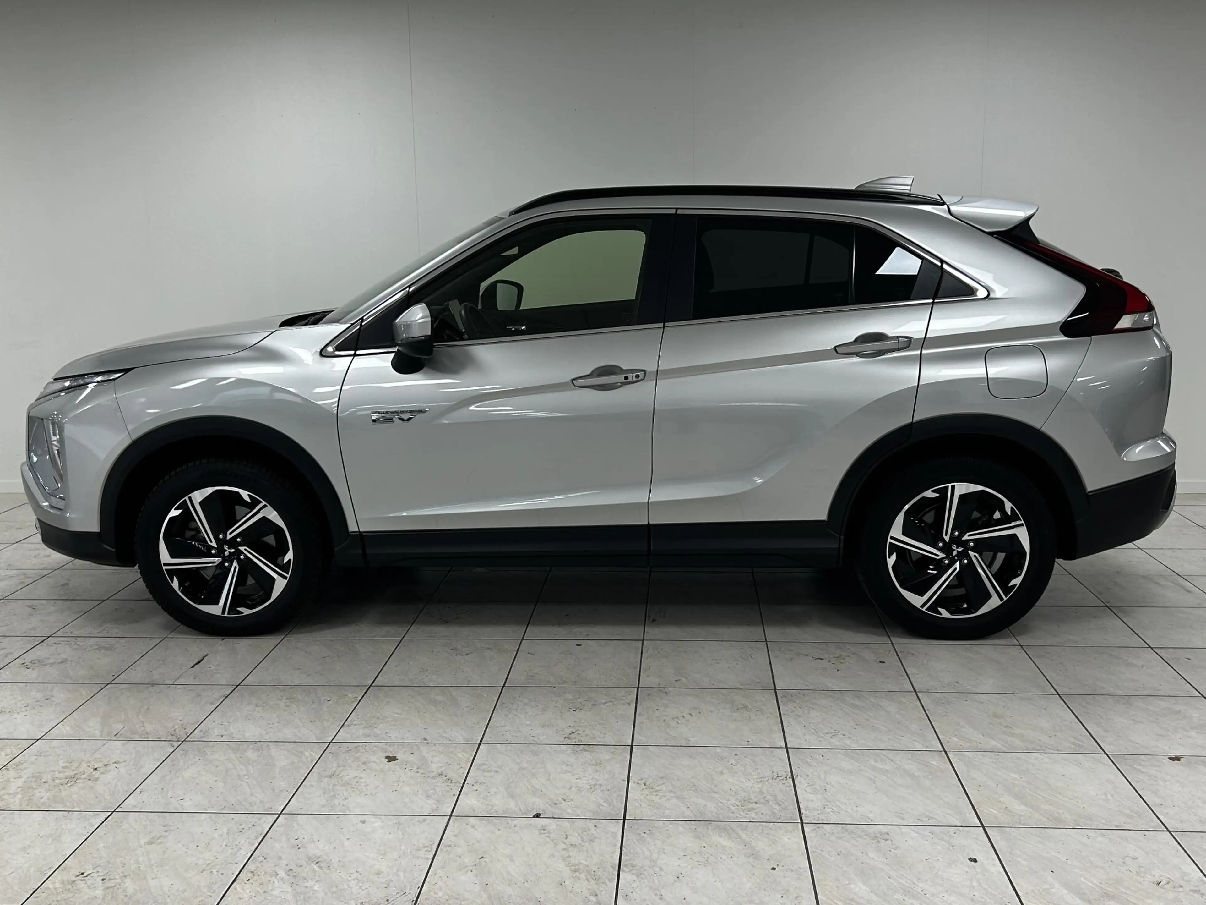 Mitsubishi Eclipse Cross 2.4 PHEV Intense+ NAVIGATIE | TREKHAAK | ACHTERUIT — photo 15