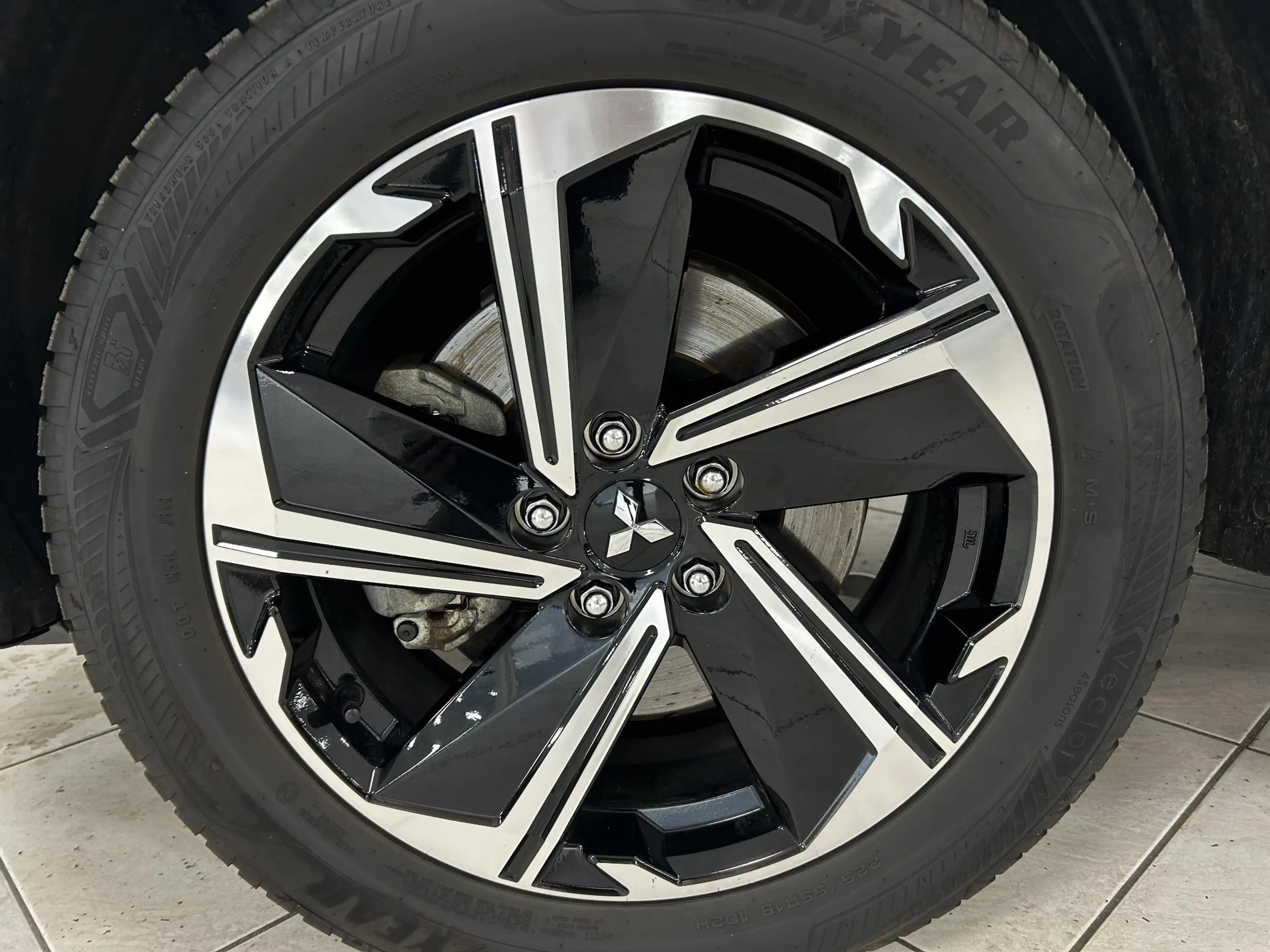 Mitsubishi Eclipse Cross 2.4 PHEV Intense+ NAVIGATIE | TREKHAAK | ACHTERUIT — photo 24