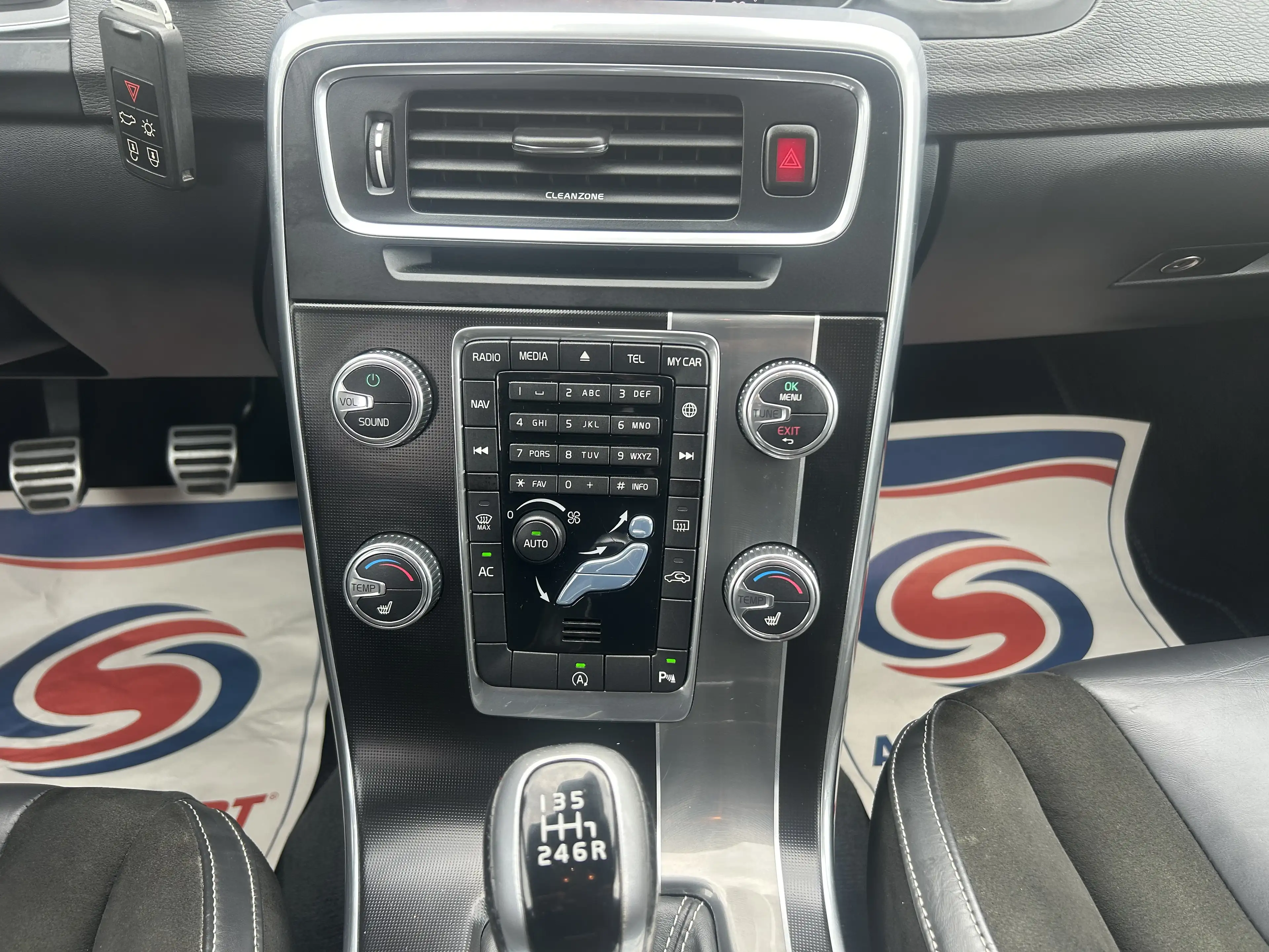 Volvo S60 2.0 D2 Momentum R-Design Avec Carnet Complet *** CLIM AUTO/GPS *** — photo 13