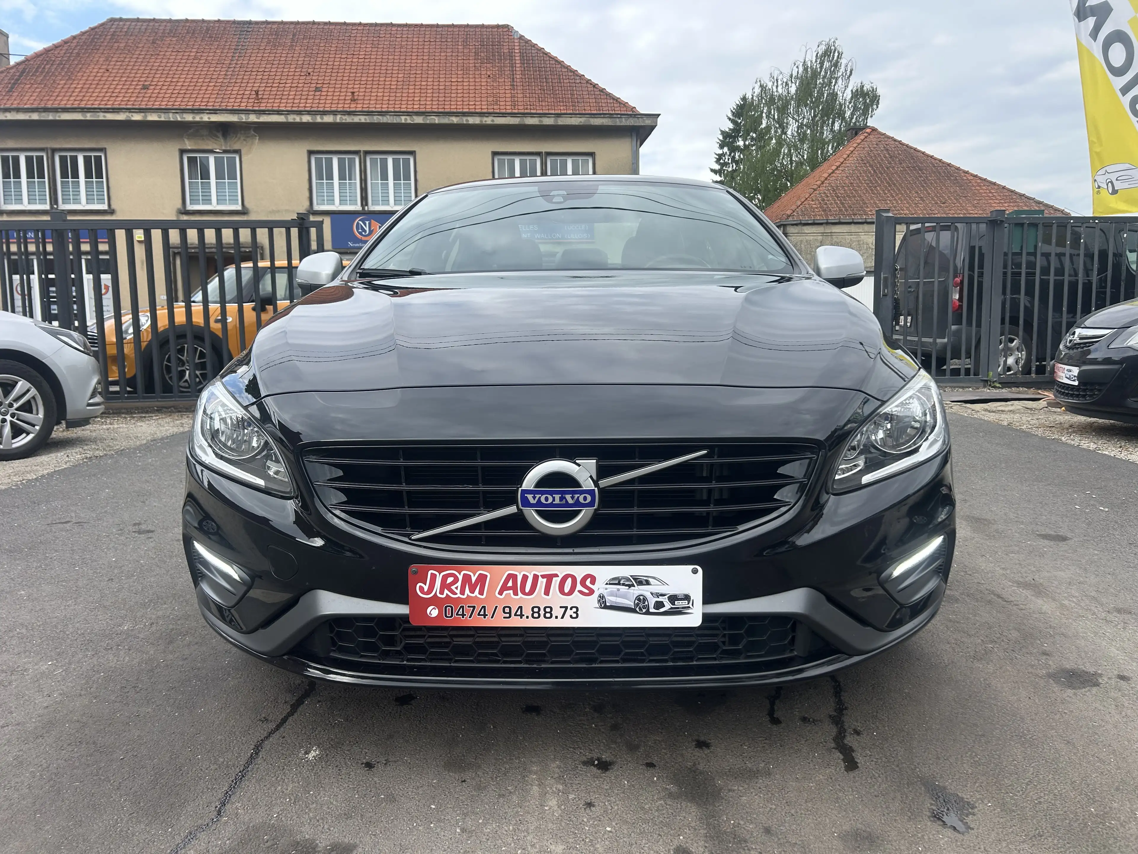 Volvo S60 2.0 D2 Momentum R-Design Avec Carnet Complet *** CLIM AUTO/GPS *** — photo 2