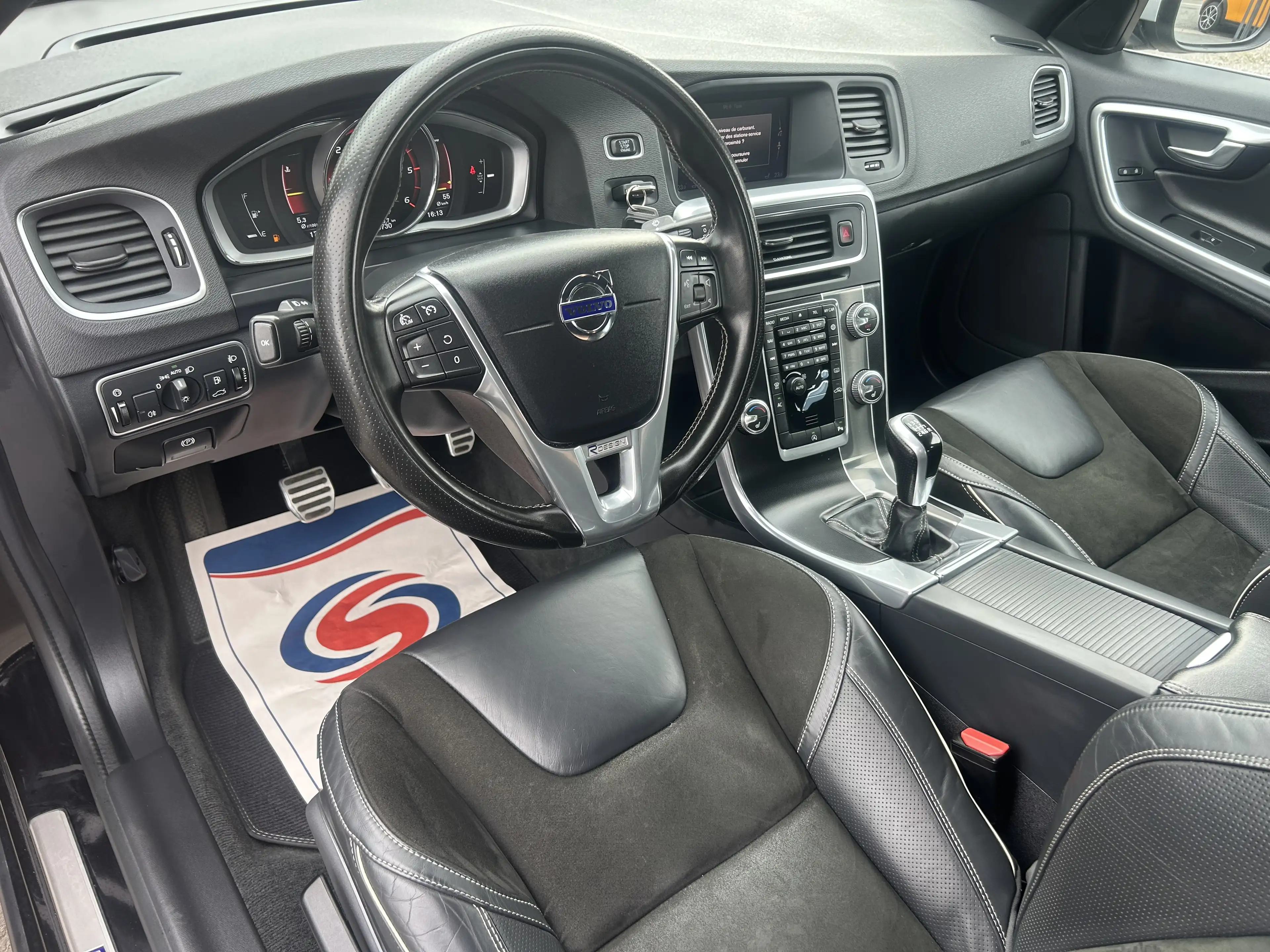 Volvo S60 2.0 D2 Momentum R-Design Avec Carnet Complet *** CLIM AUTO/GPS *** — photo 10