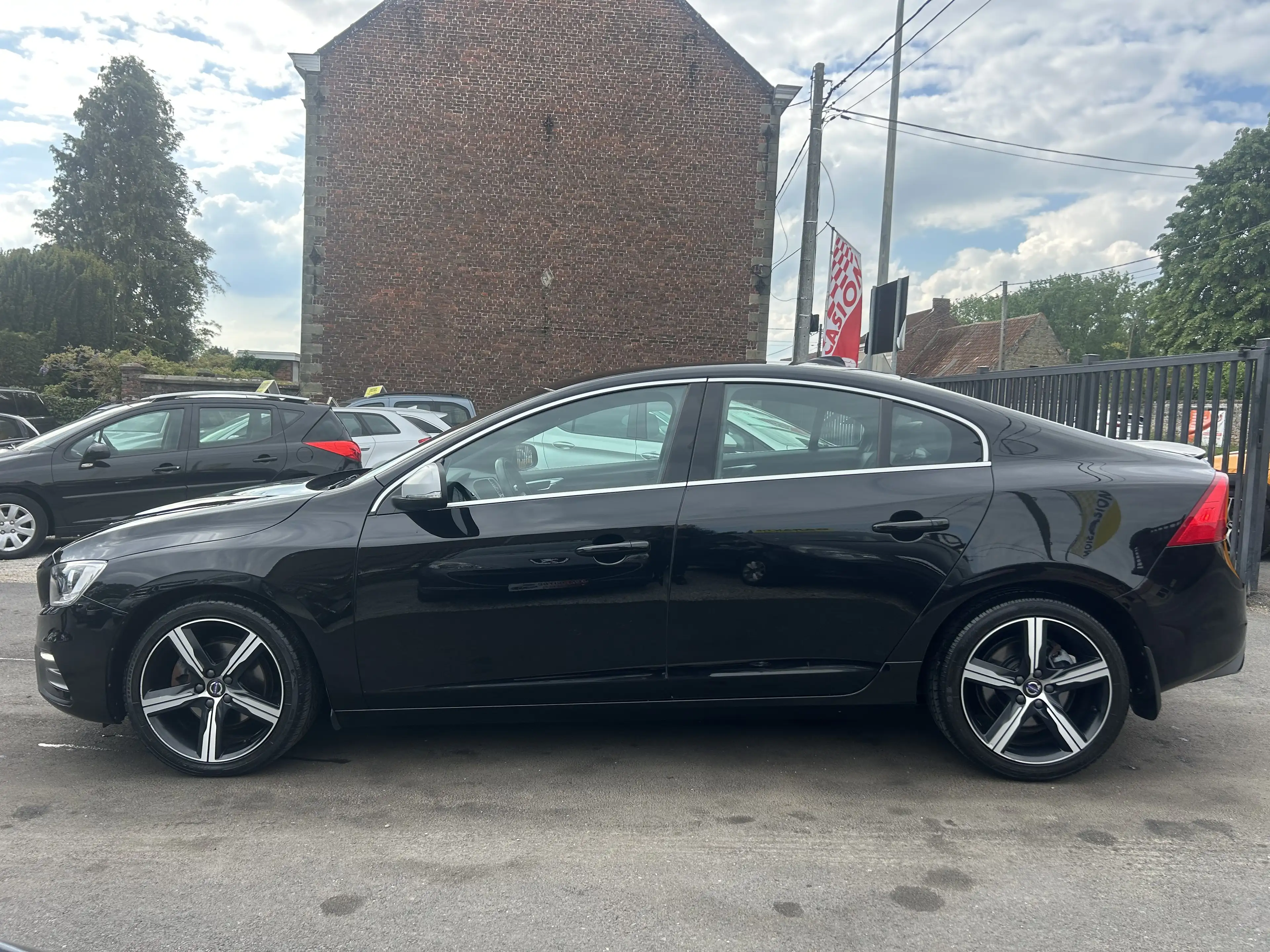 Volvo S60 2.0 D2 Momentum R-Design Avec Carnet Complet *** CLIM AUTO/GPS *** — photo 8