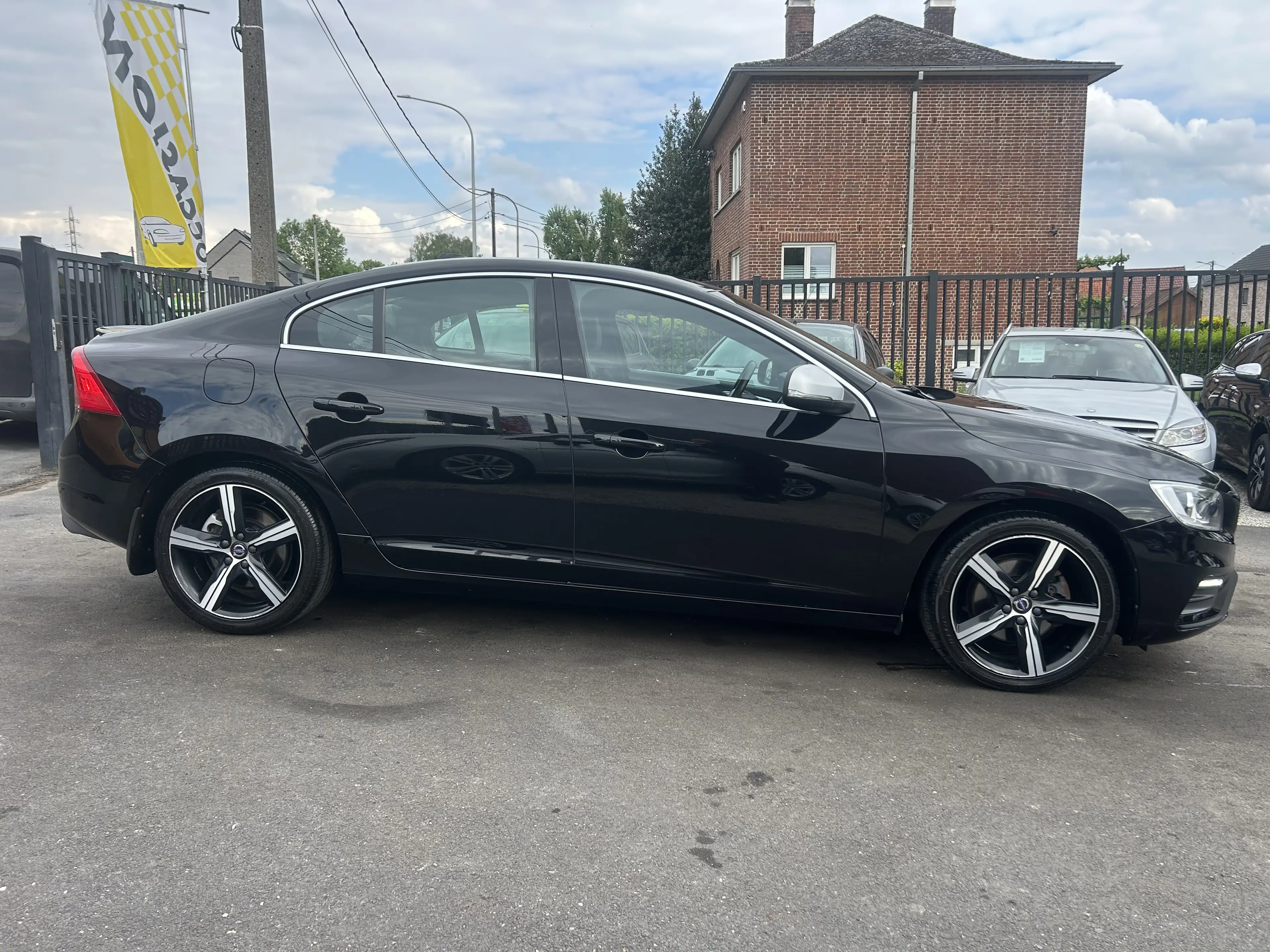 Volvo S60 2.0 D2 Momentum R-Design Avec Carnet Complet *** CLIM AUTO/GPS *** — photo 4