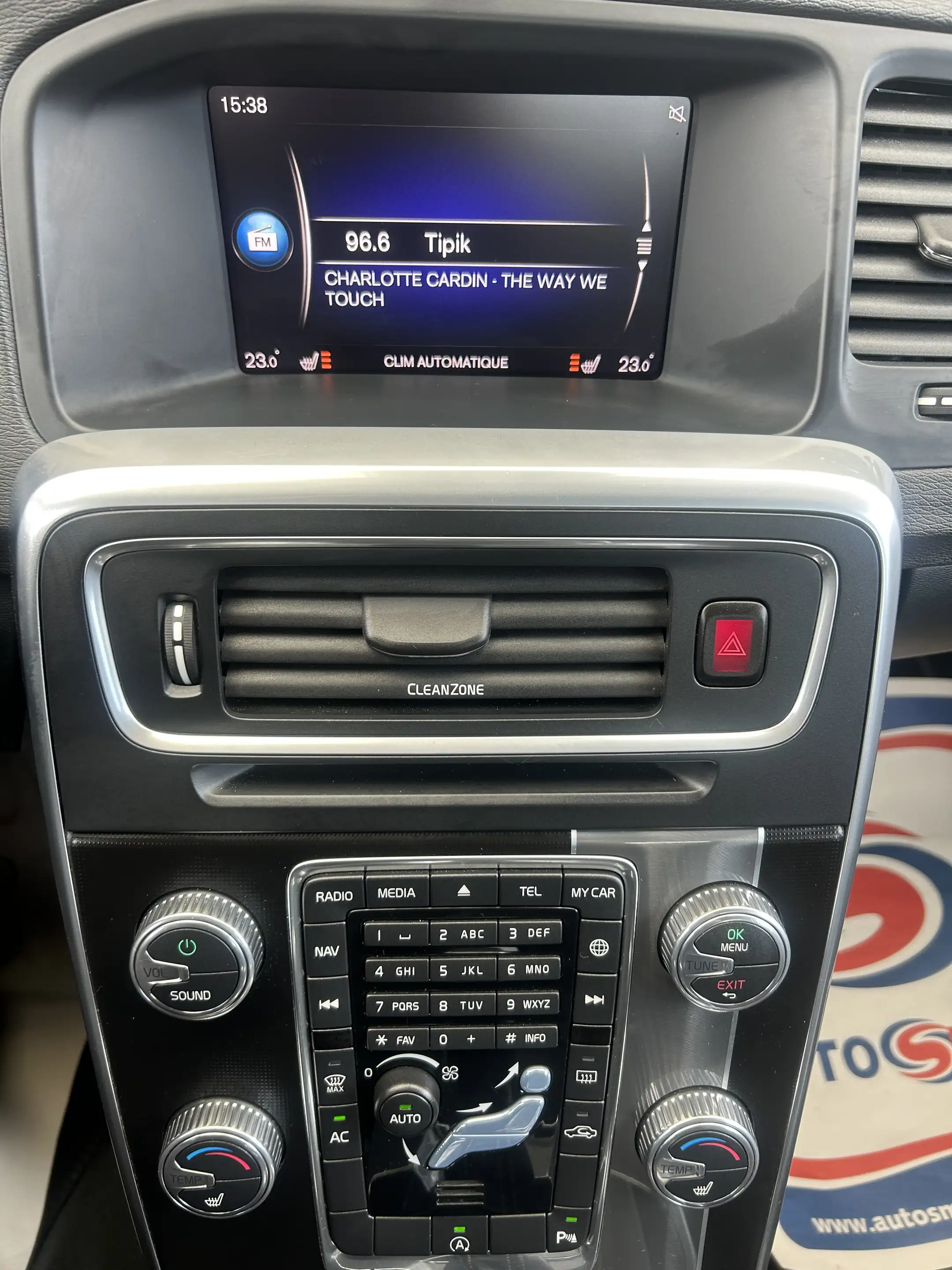 Volvo S60 2.0 D2 Momentum R-Design Avec Carnet Complet *** CLIM AUTO/GPS *** — photo 14