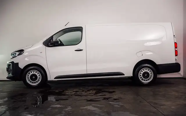 Opel Vivaro view 2