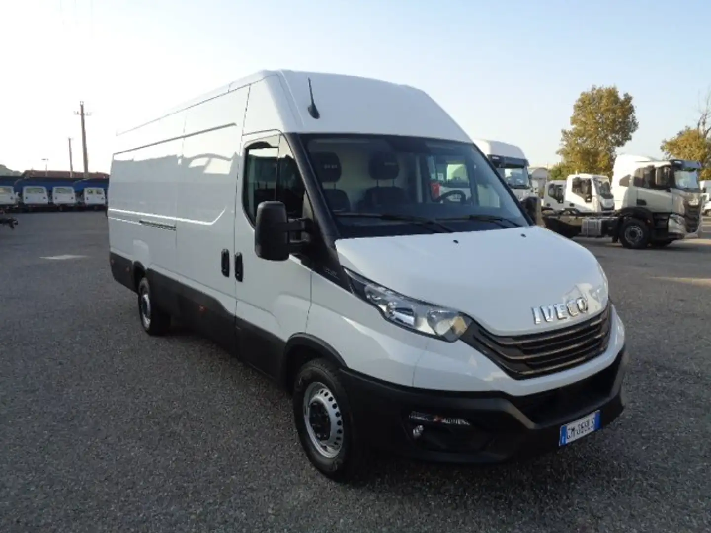 Iveco Daily 35S16 furgone Passo 4100 tetto alto Bianco - 1
