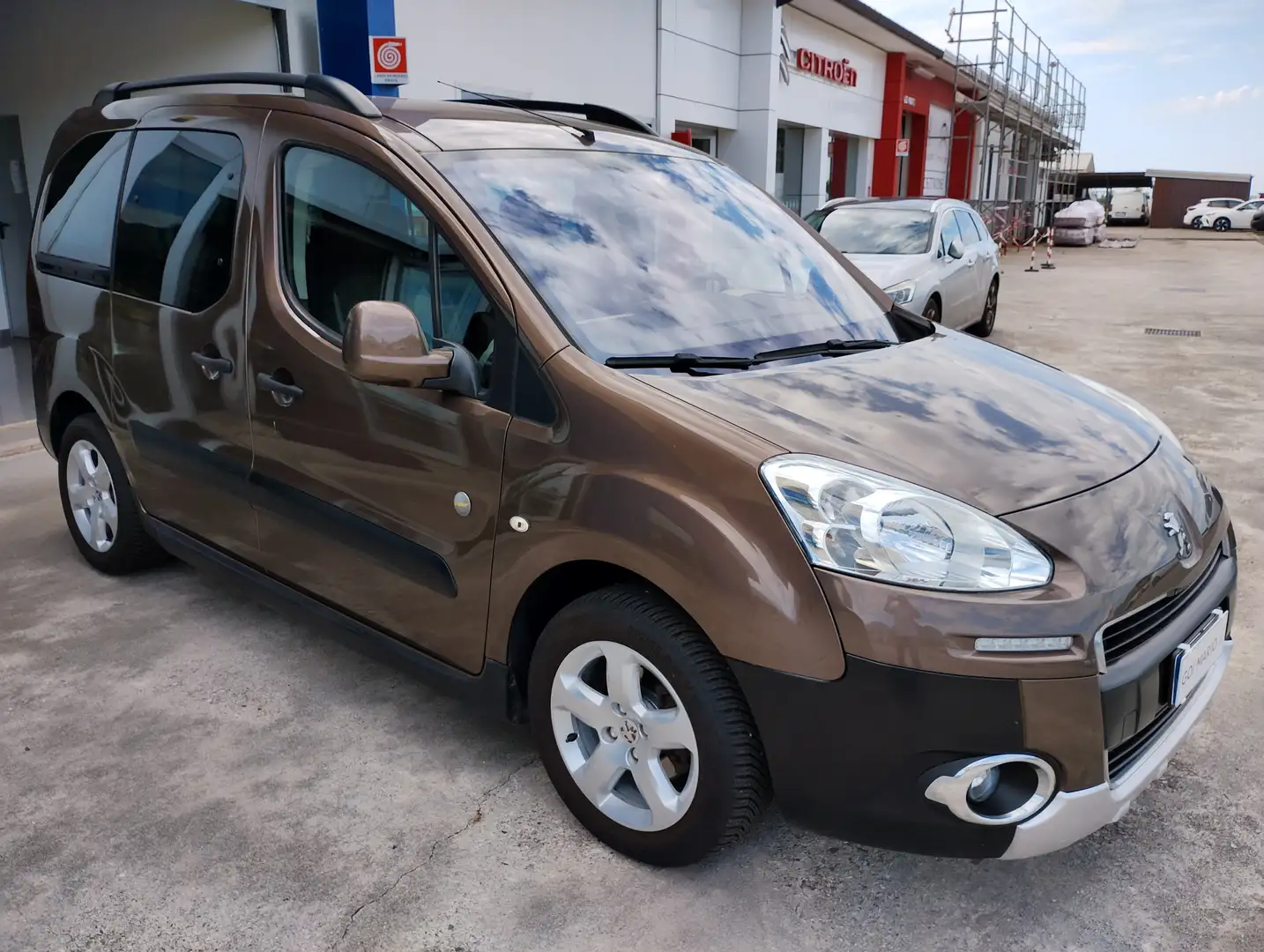 Peugeot Partner Partner Tepee 1.6 e-hdi Outdoor s Marrone - 2