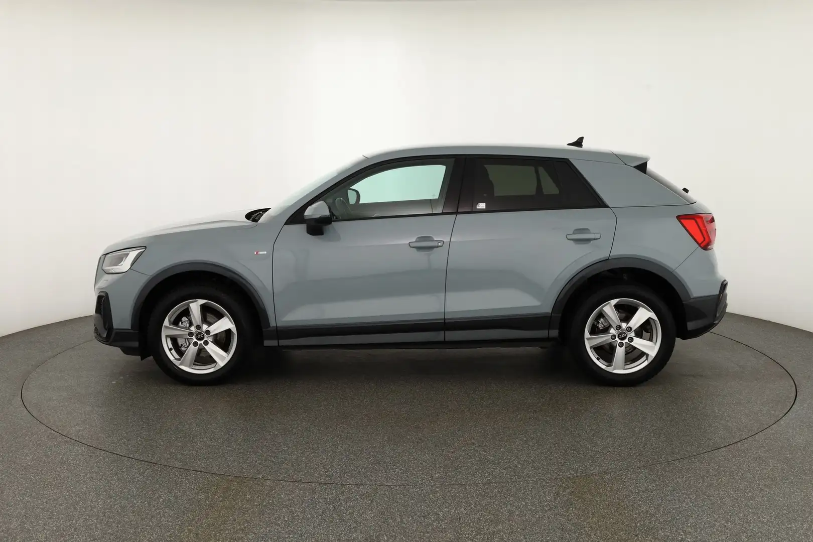 Audi Q2 35 TFSI s-tronic LED ACC Navi Grau - 2